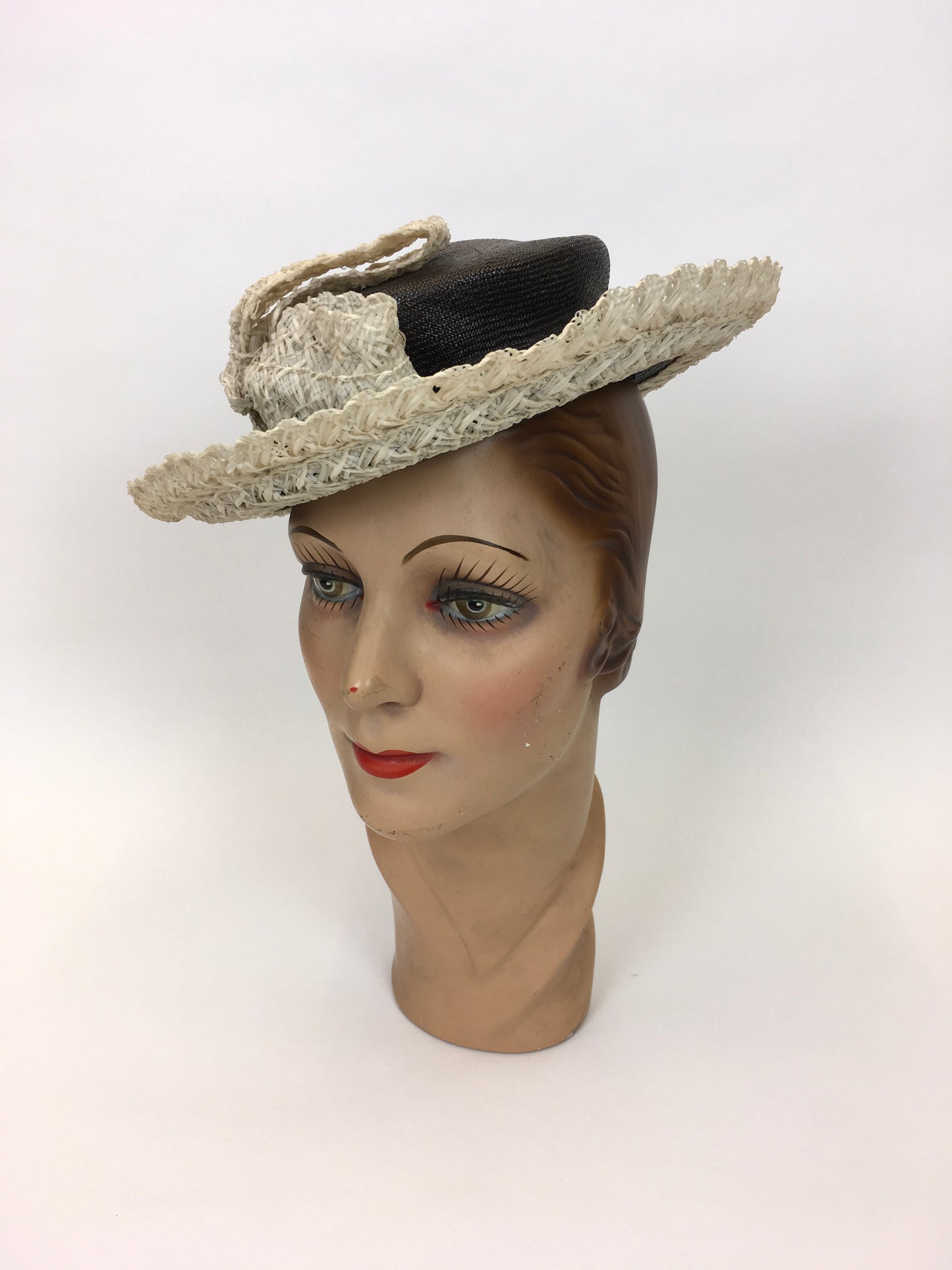 Original 1940’s Brown Grosgrain Topper Hat - With a Fabulous Cream Raffia Trim and Bow Detailing