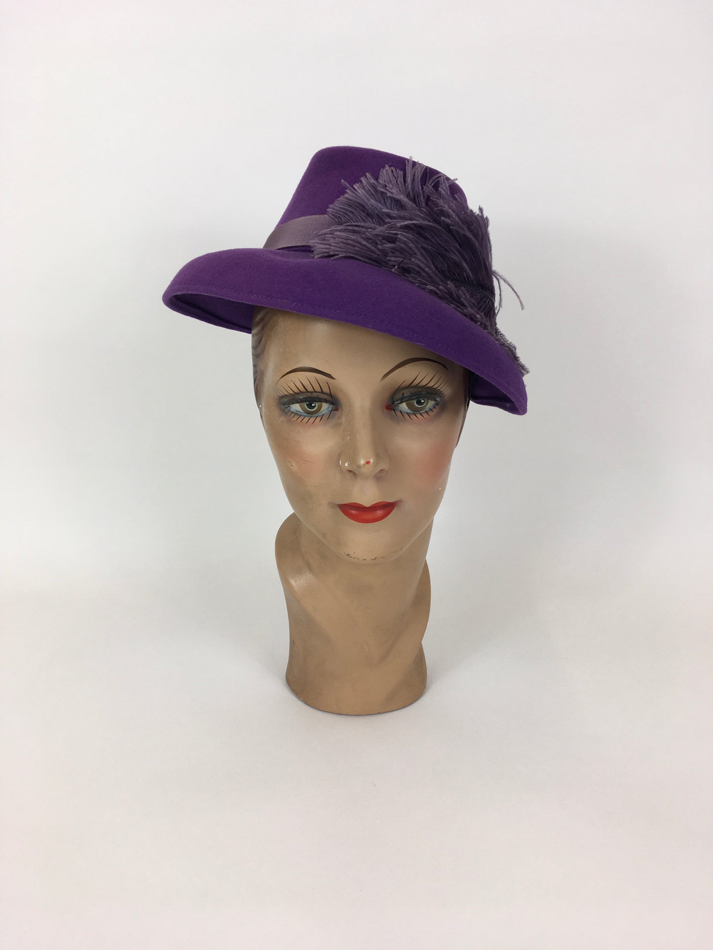Original 1940’s STUNNING Cadbury Purple Hat - With Ostrich Feather Plume Adornment