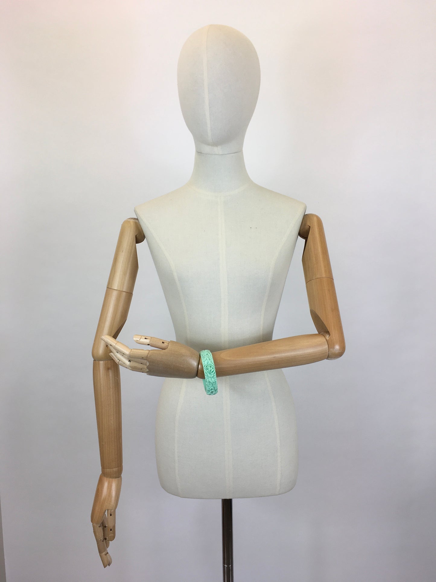 Original 1950’s FABULOUS Pastel Green Plastic Bangle - With Carved Floral Detailing