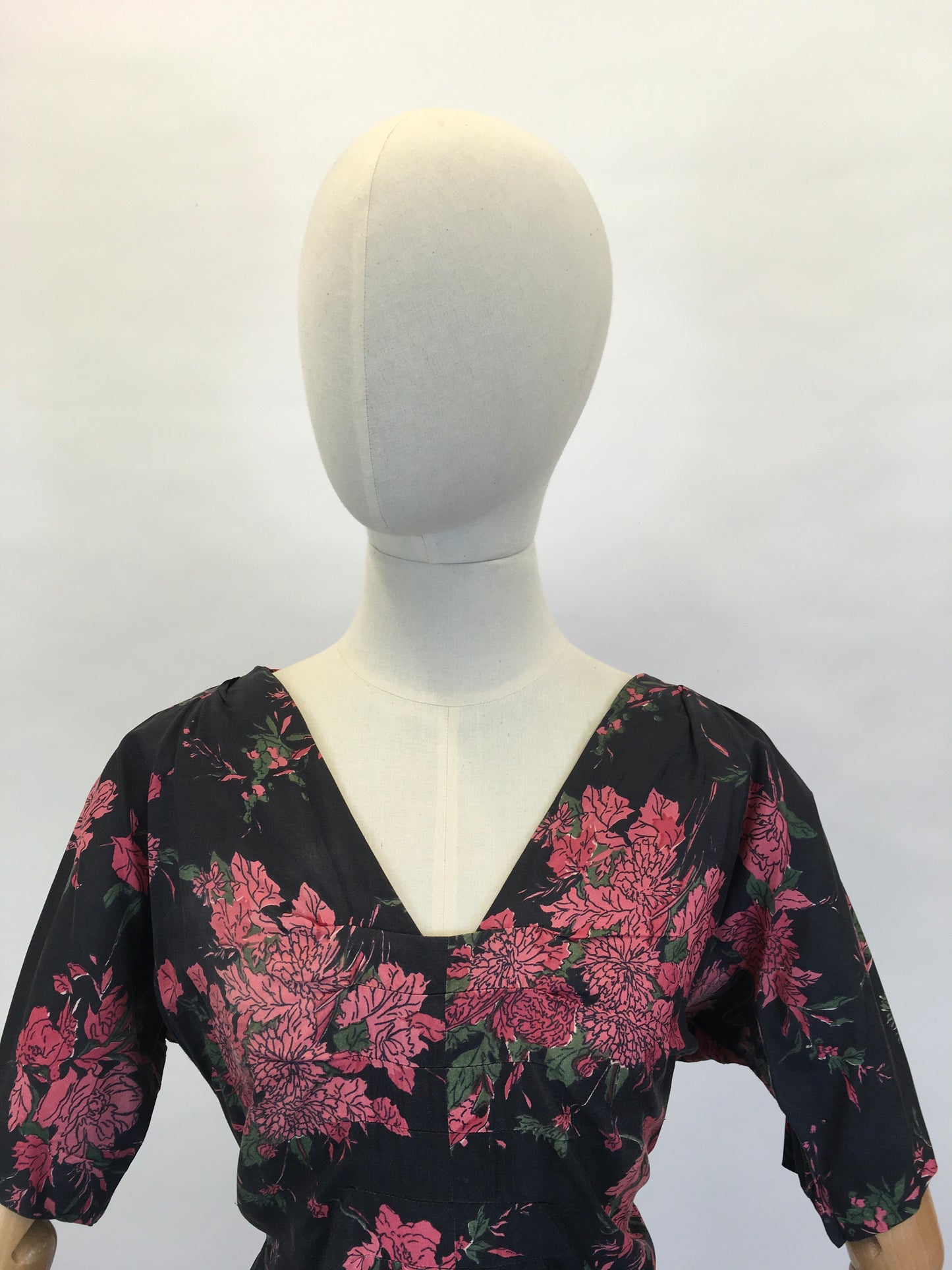 Original 1950’s Fabulous Wiggle Dress - In A Lovely Floral Silk