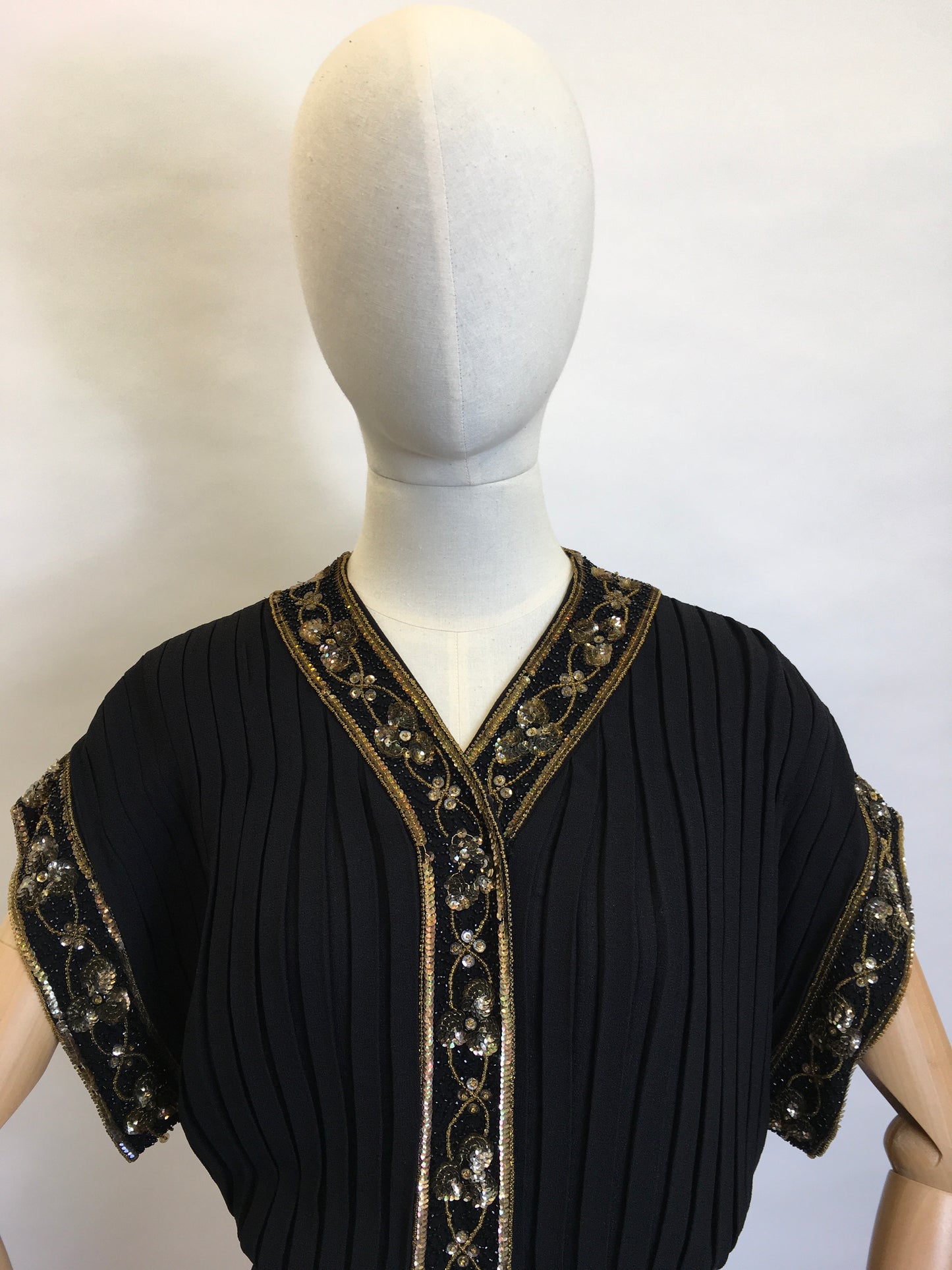 Original 1940’s Double Dinner Plate Label Blouse - Amazing Beadwork and Pleating