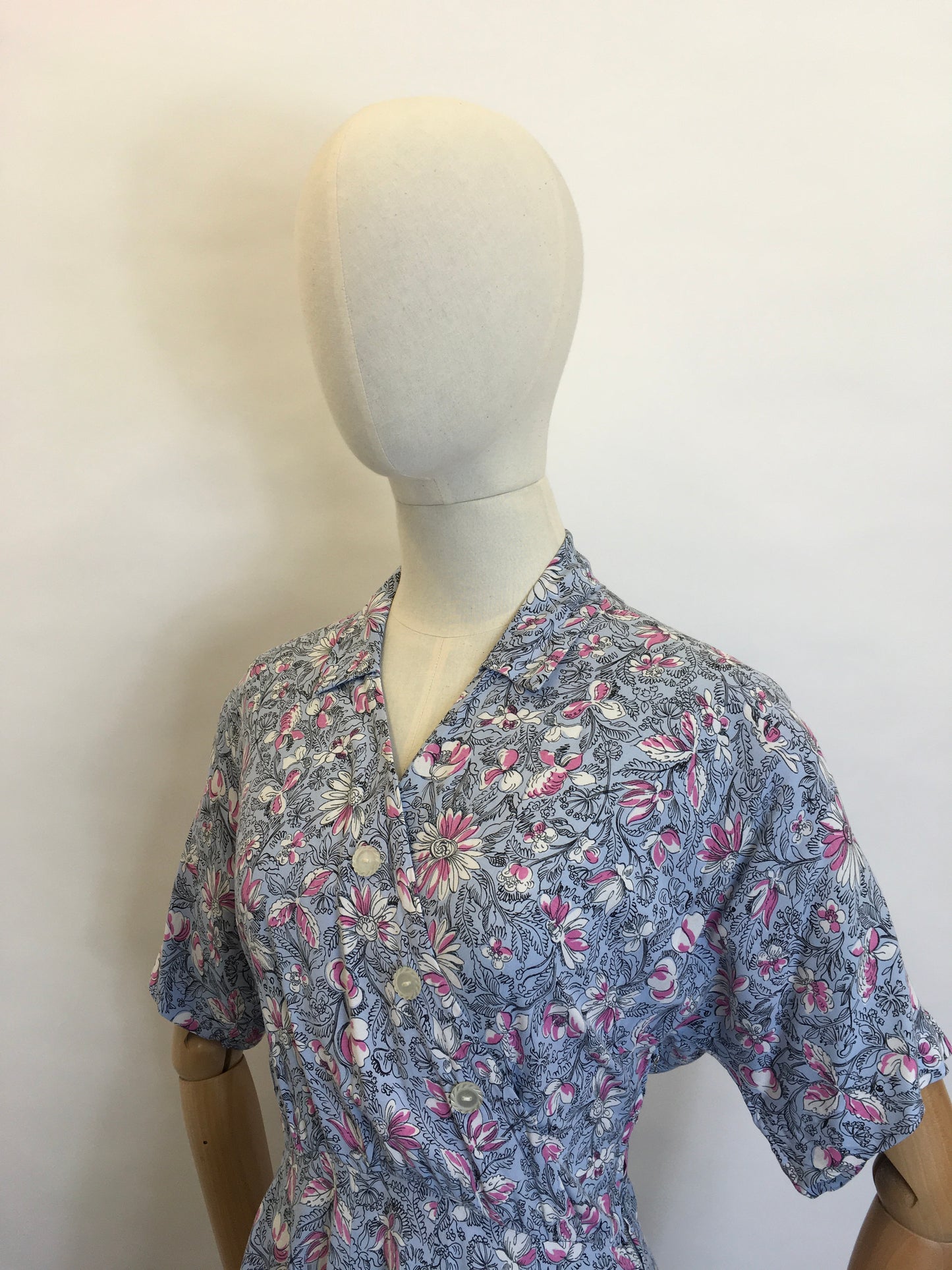 Original 1940's Floral floppy cotton day dress - Featuring aysmetrical bodice detailing
