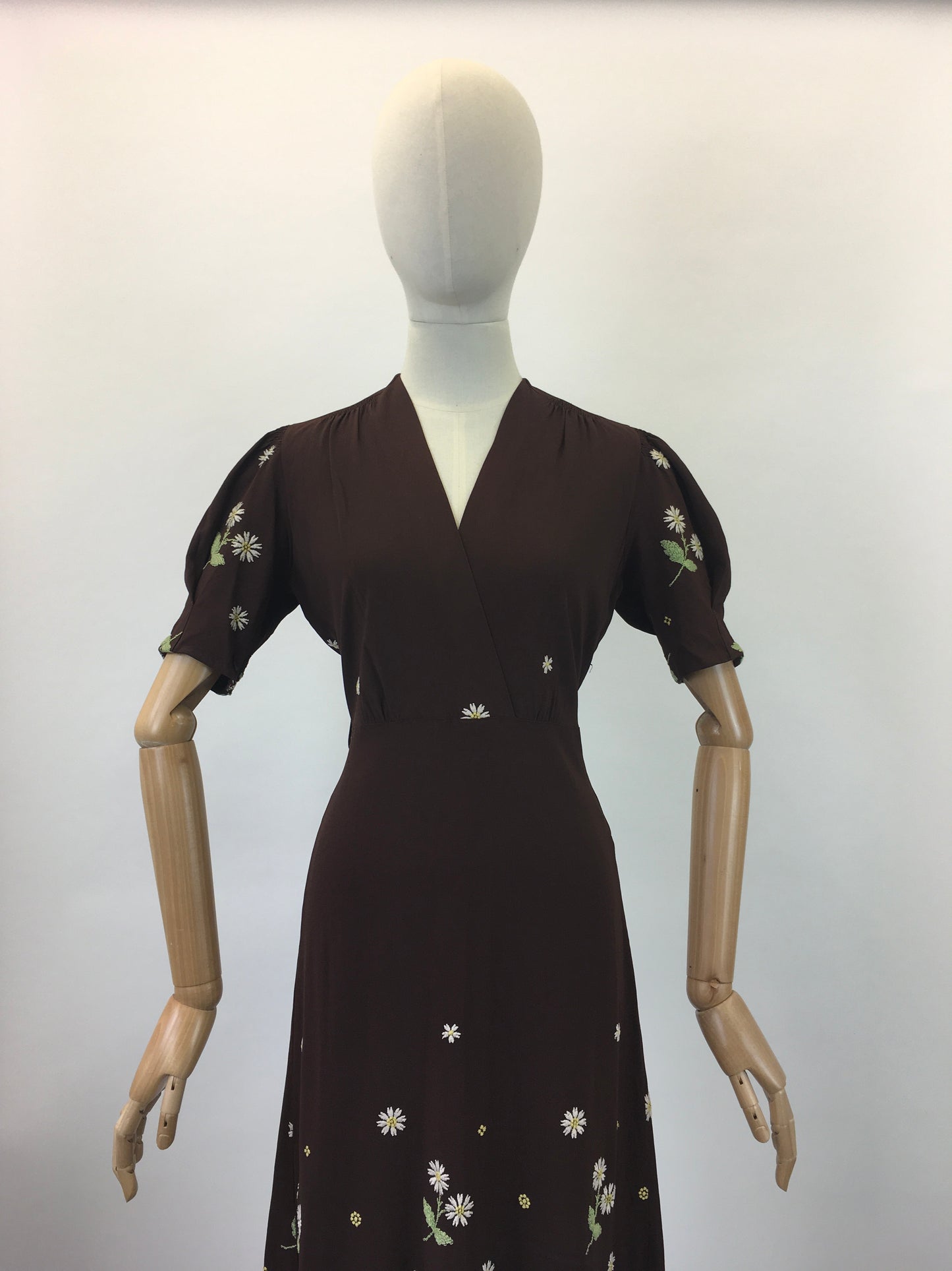 Original Sensational Late 1930's Early 1940's ' Princess Frocks' Dress - In Warm Brown & Embroidery In Yellow & Green