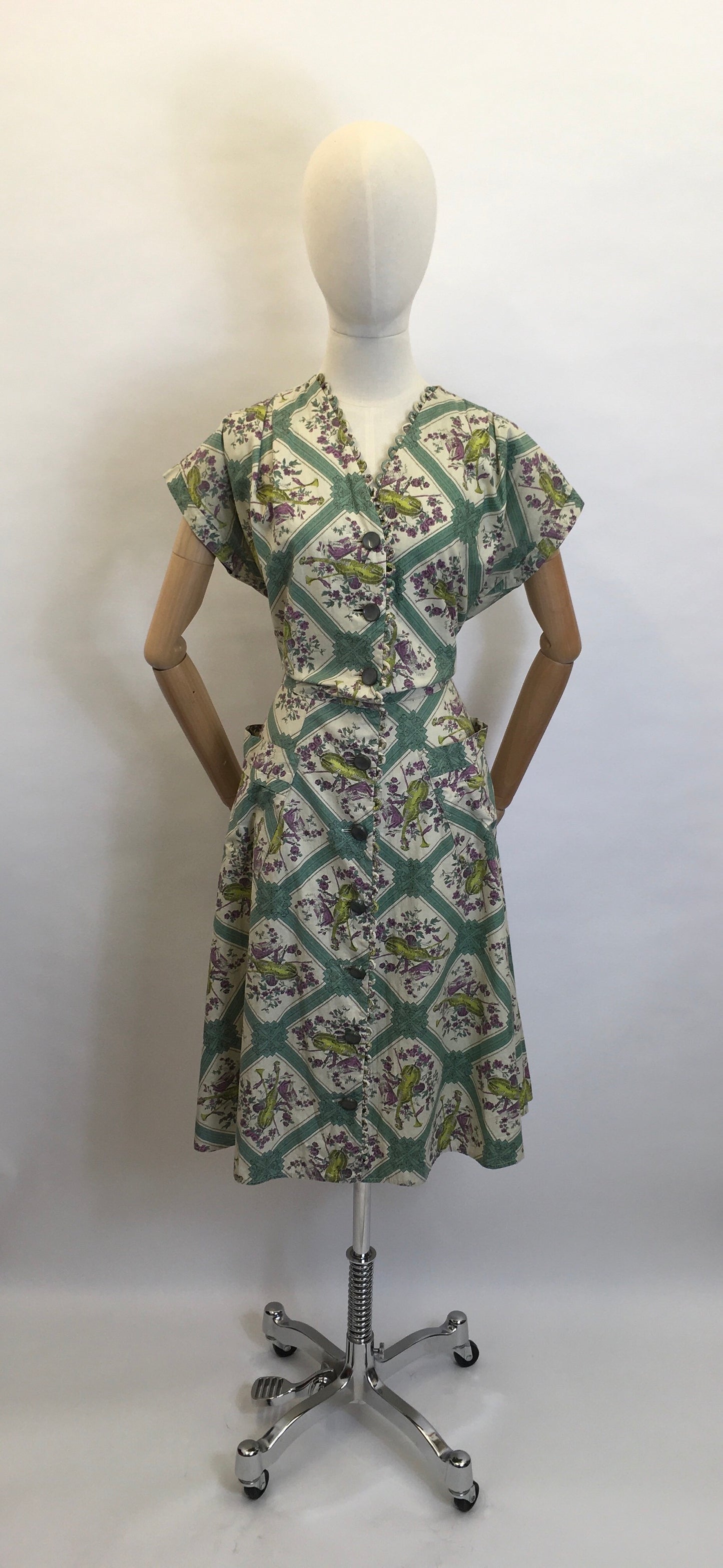 Original 1940's VOLUP Novelty Print - Featuring Amazing Roulette Loop Detailing