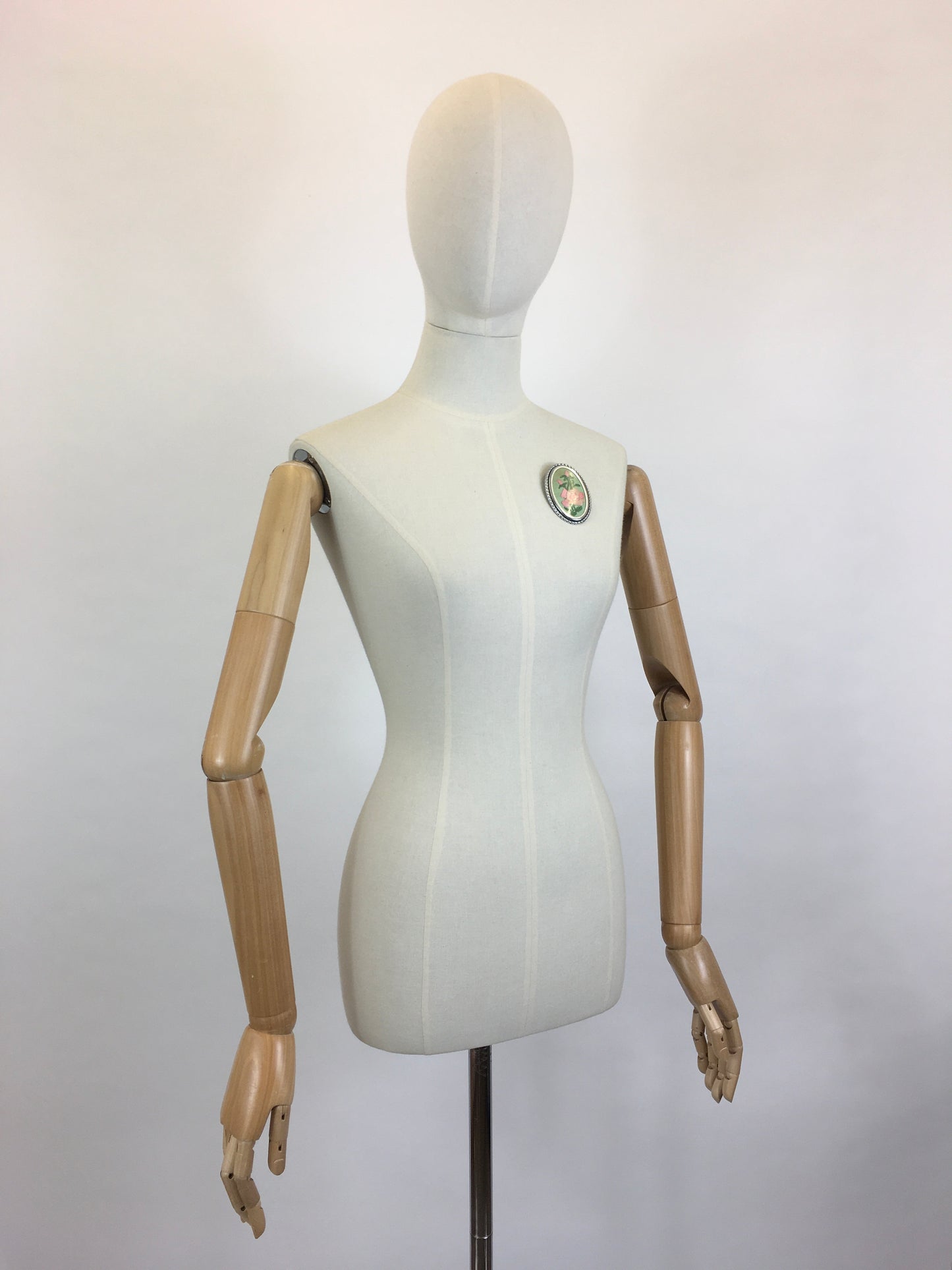 Original 1940’s / 1950’s Beautiful Floral Embroidered Brooch - In Springtime Touches of Pastel Pinks and Mint Green