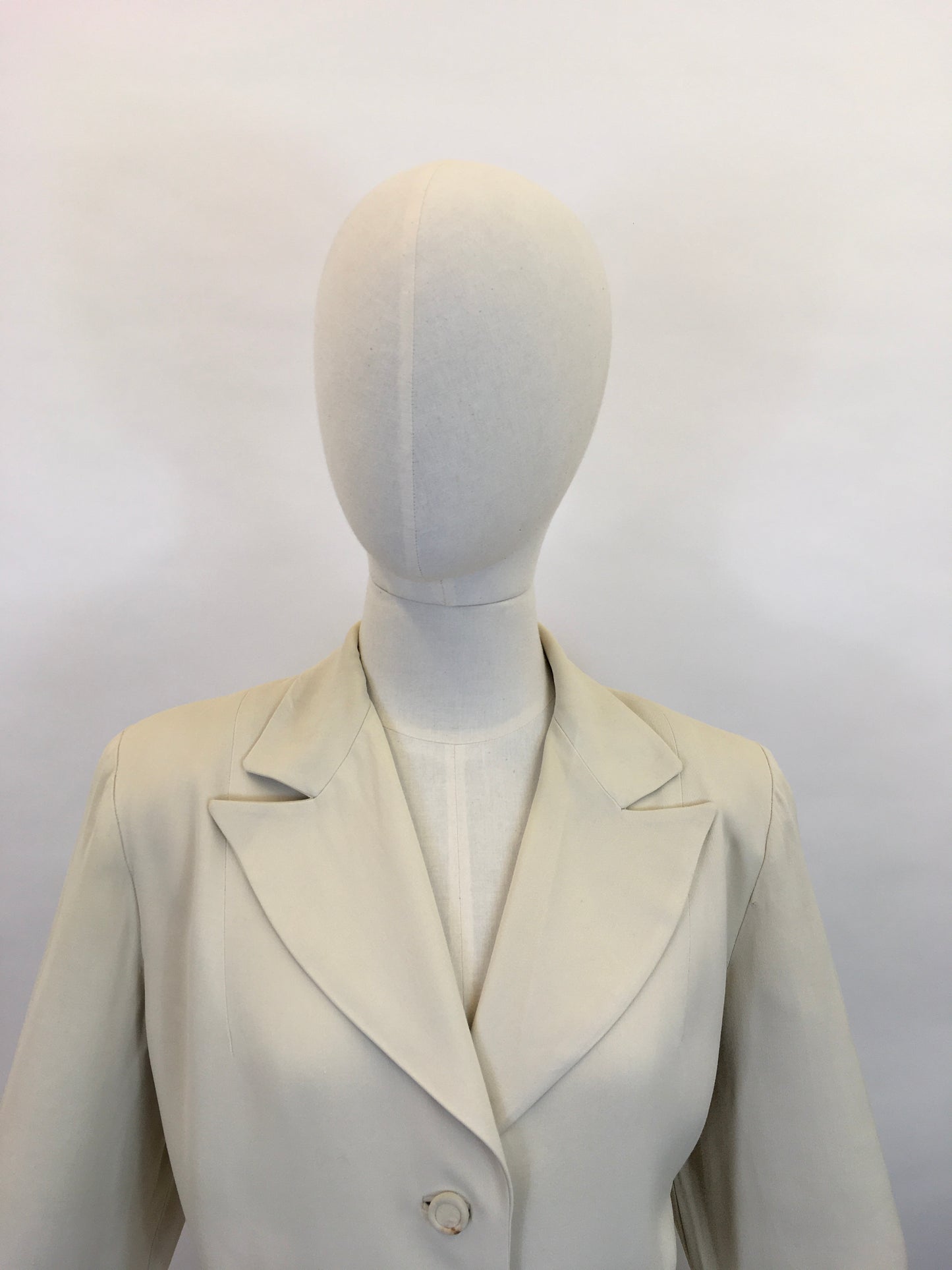 Original 1940’s STUNNING Cream 2pc Suit - With Exquisite Iconic 40’s Tailoring