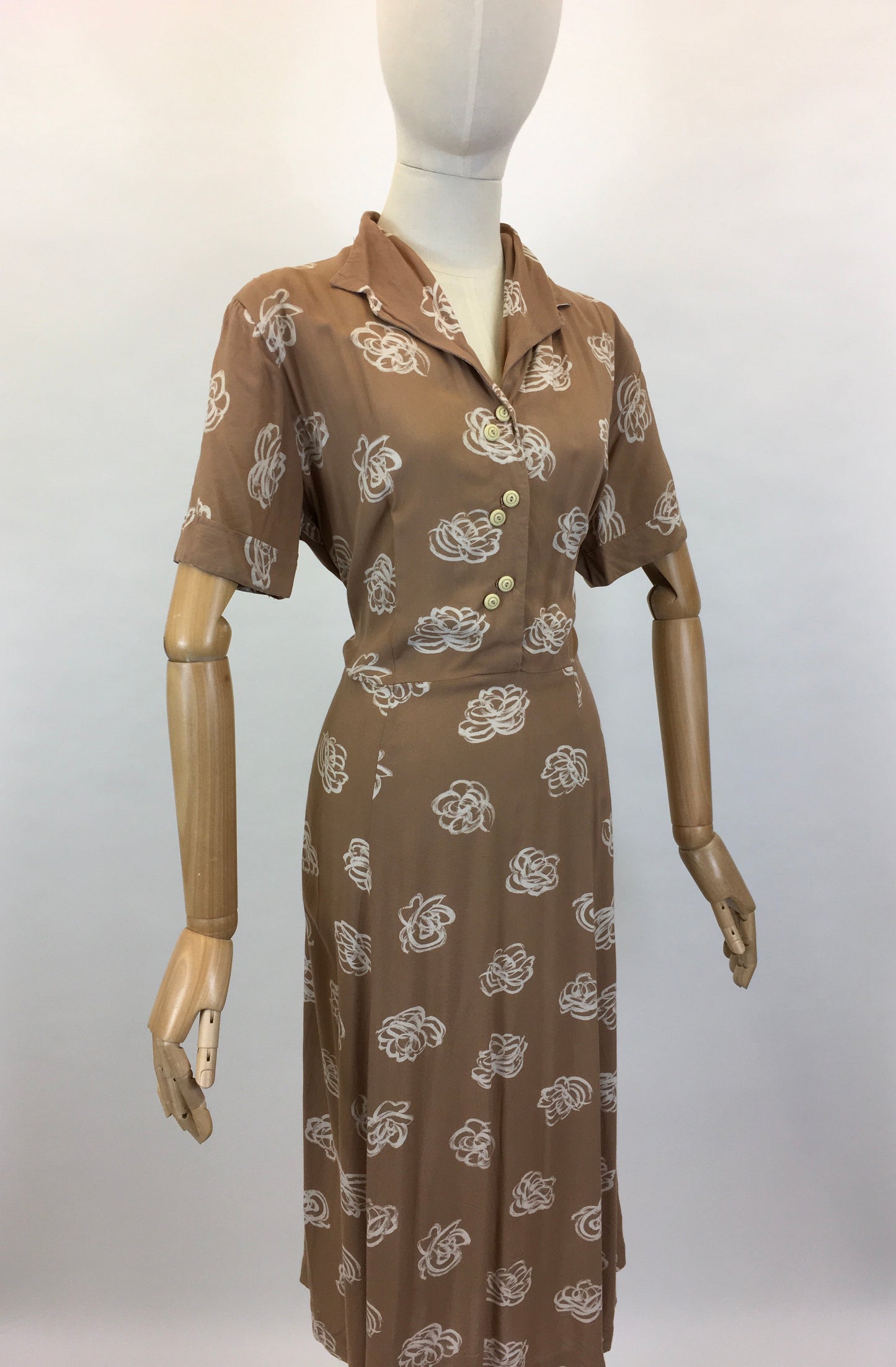 Original 1940’s VOLUP Day Dress - In A Brown & White Floral Swirl Print Cotton