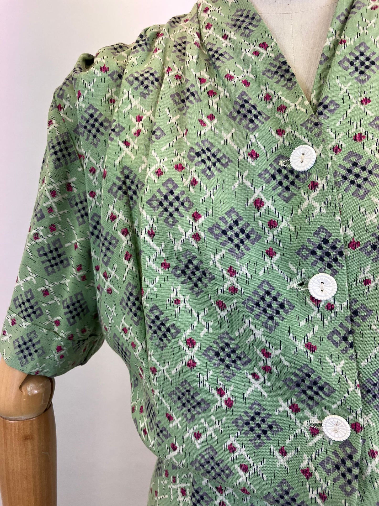 Original 1940’s Gorgeous Day Dress - in Green, Mauve and Cerise