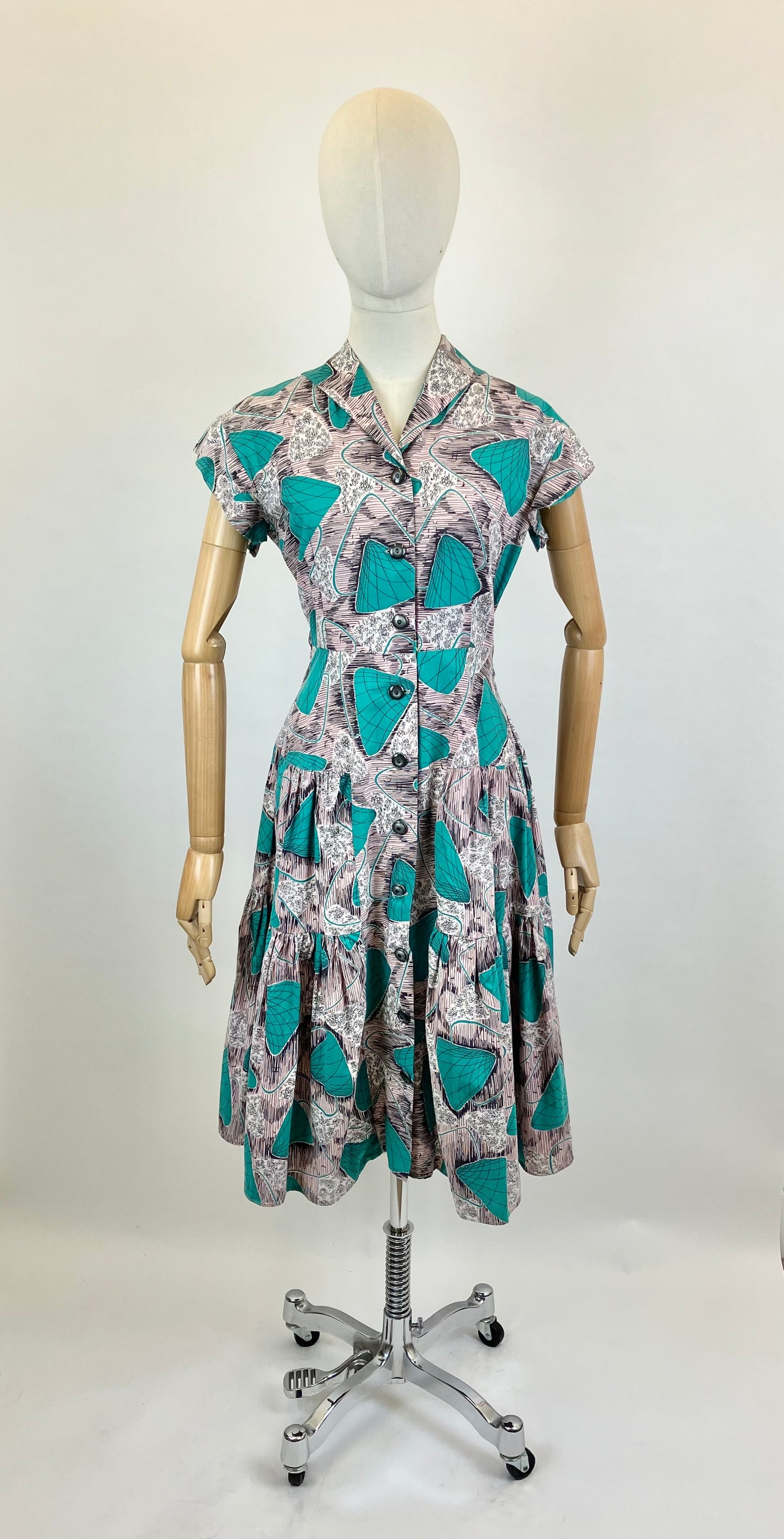 Original late 40’s Gorgeous Cotton Day dress - Print in Jade/Pink/White/Black