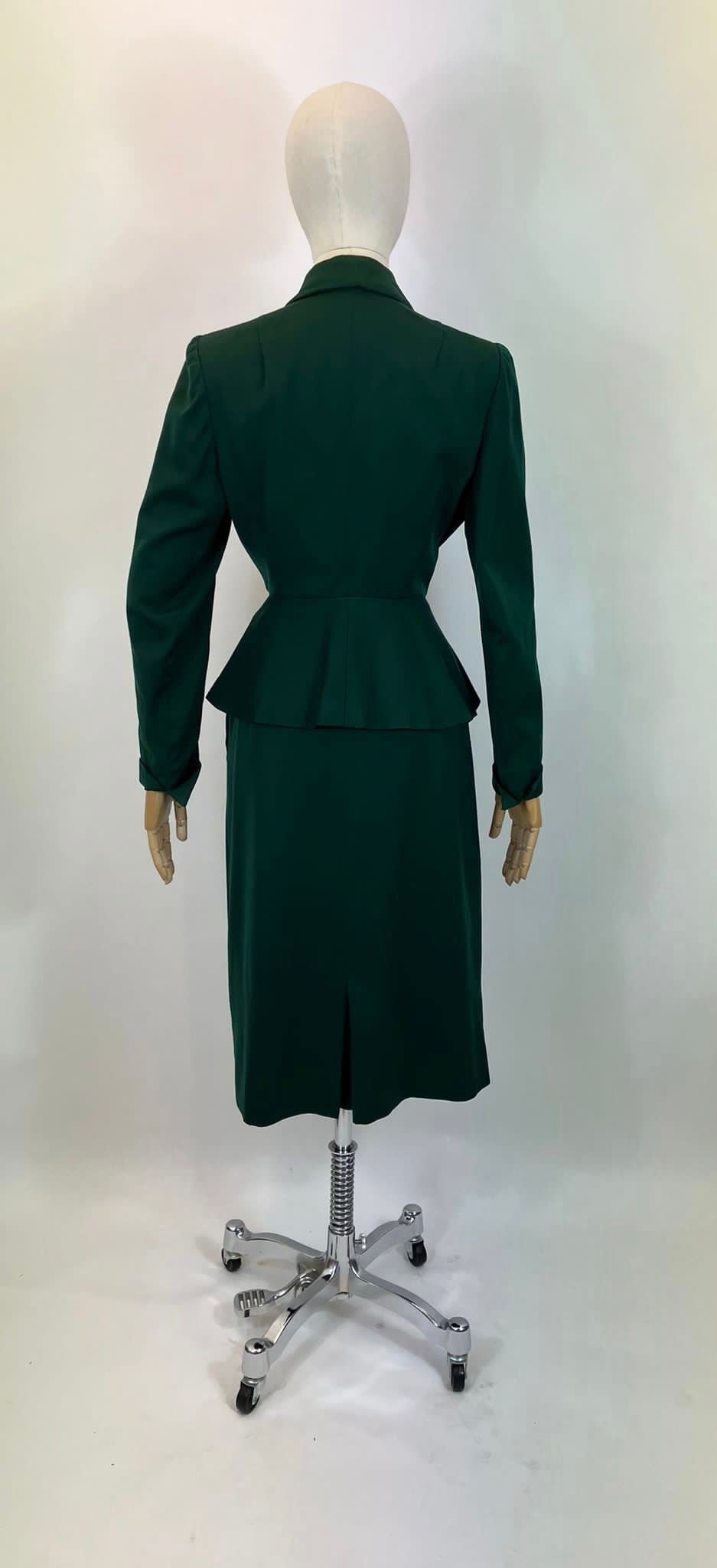 Original 1940’s Fabulous 2pc suit - in Emerald Green