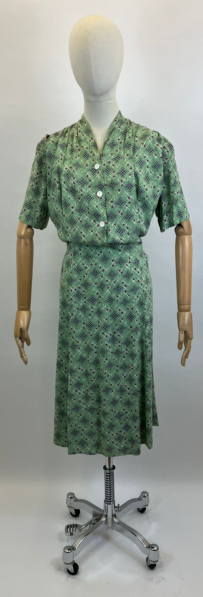 Original 1940’s Gorgeous Day Dress - in Green, Mauve and Cerise