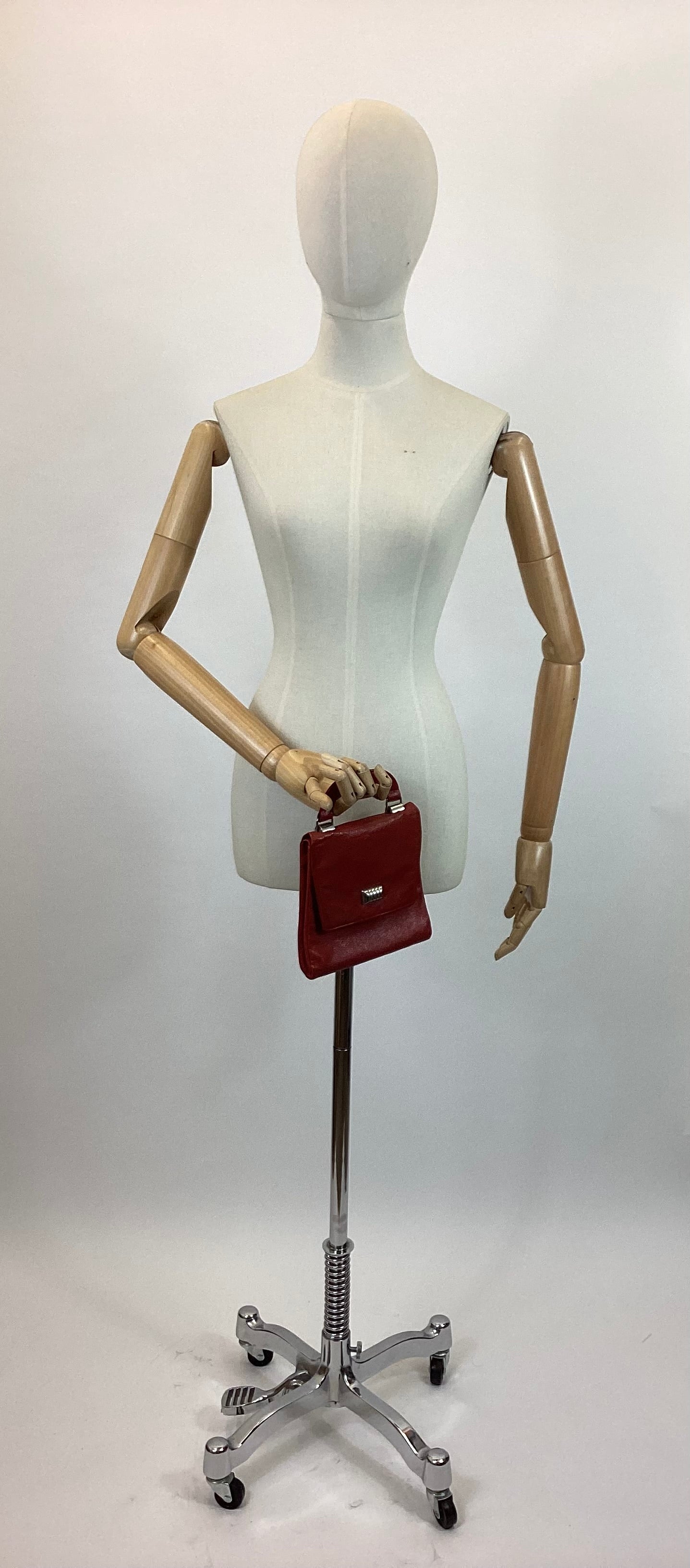 Original 1930’s dainty Handbag - Striking Red colour