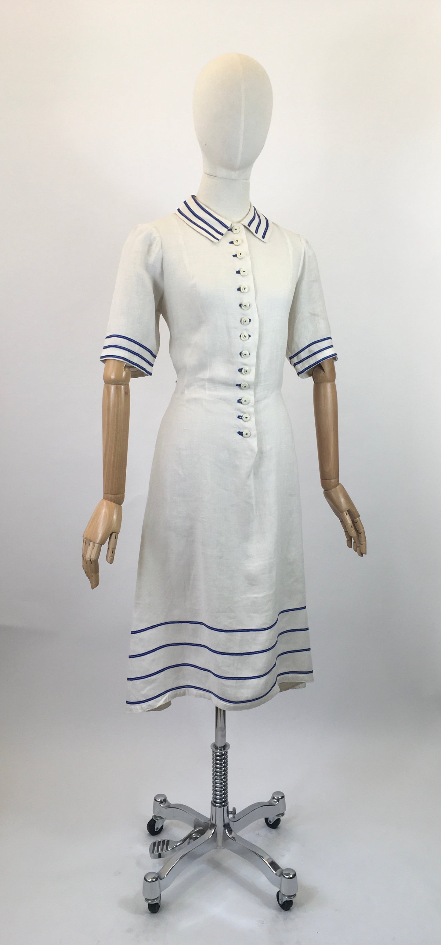 Original early 30’s Linen dress - White with contrast Blue Detailing.