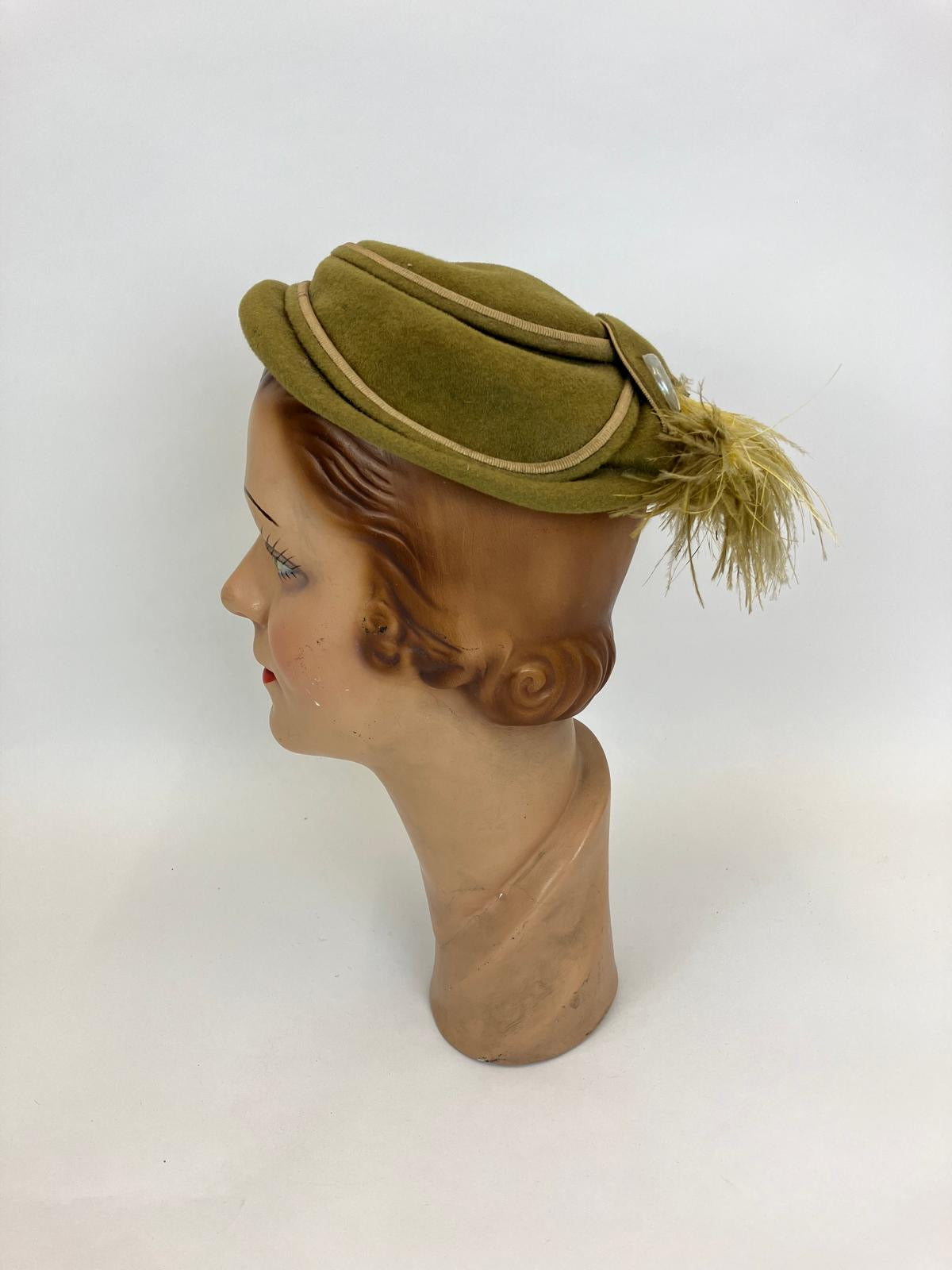 Original 1950's Gorgeous velvet headpiece - in Moss Green