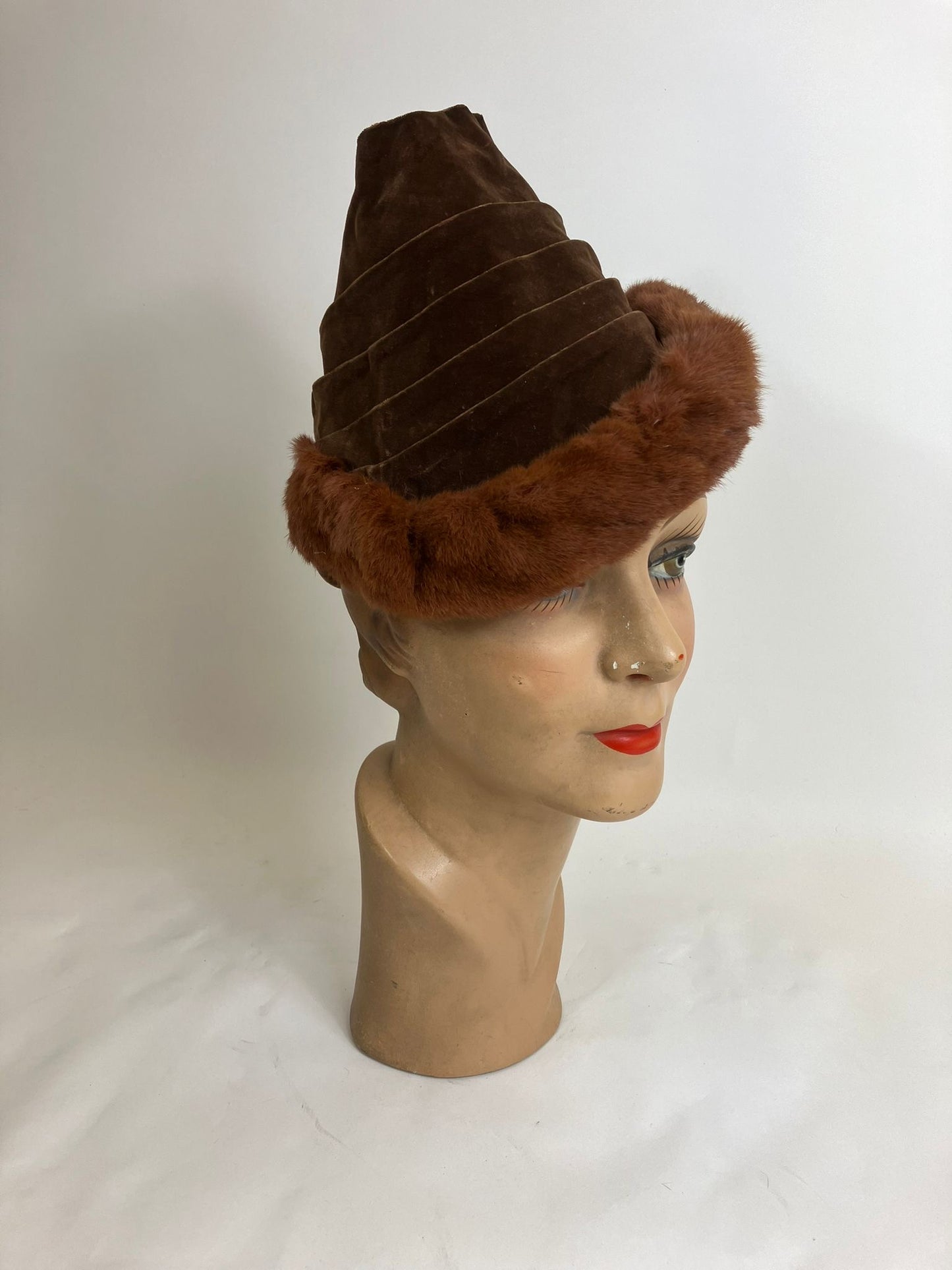 Original 1930’s Rare Spectacular Toque hat - rich Brown