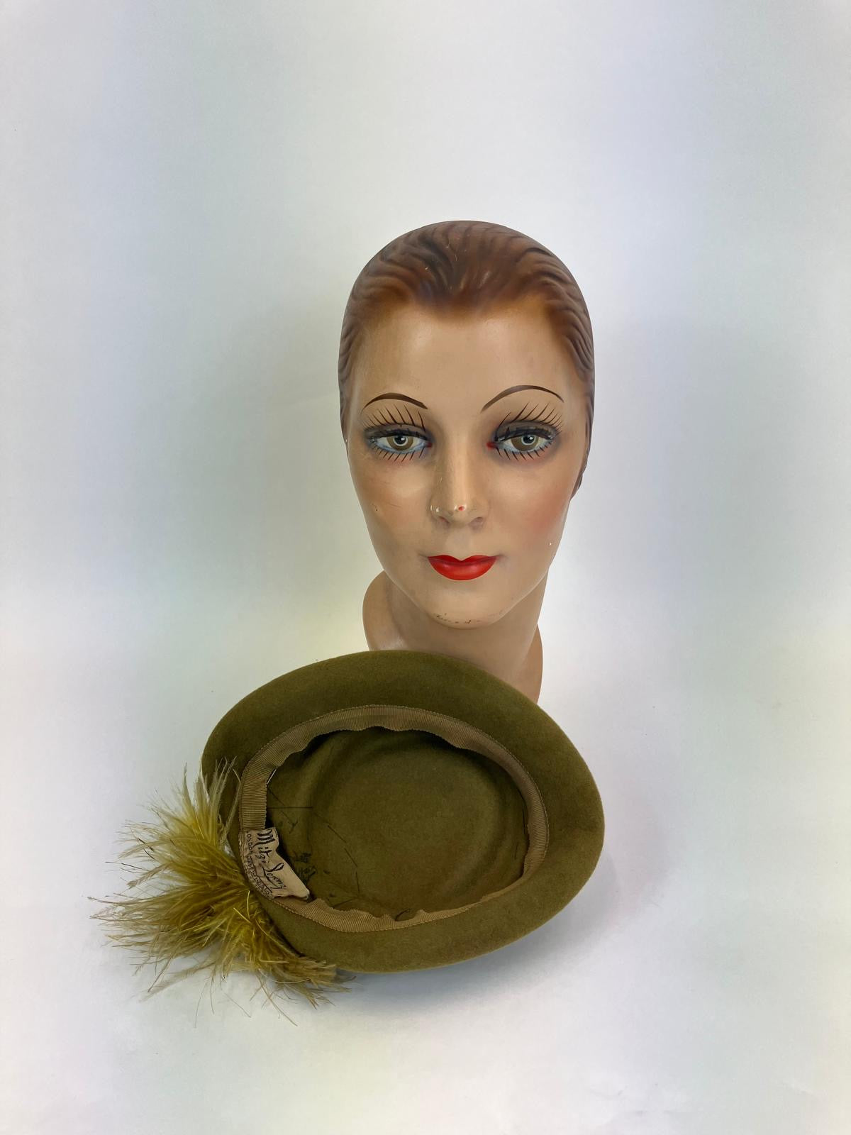 Original 1950's Gorgeous velvet headpiece - in Moss Green