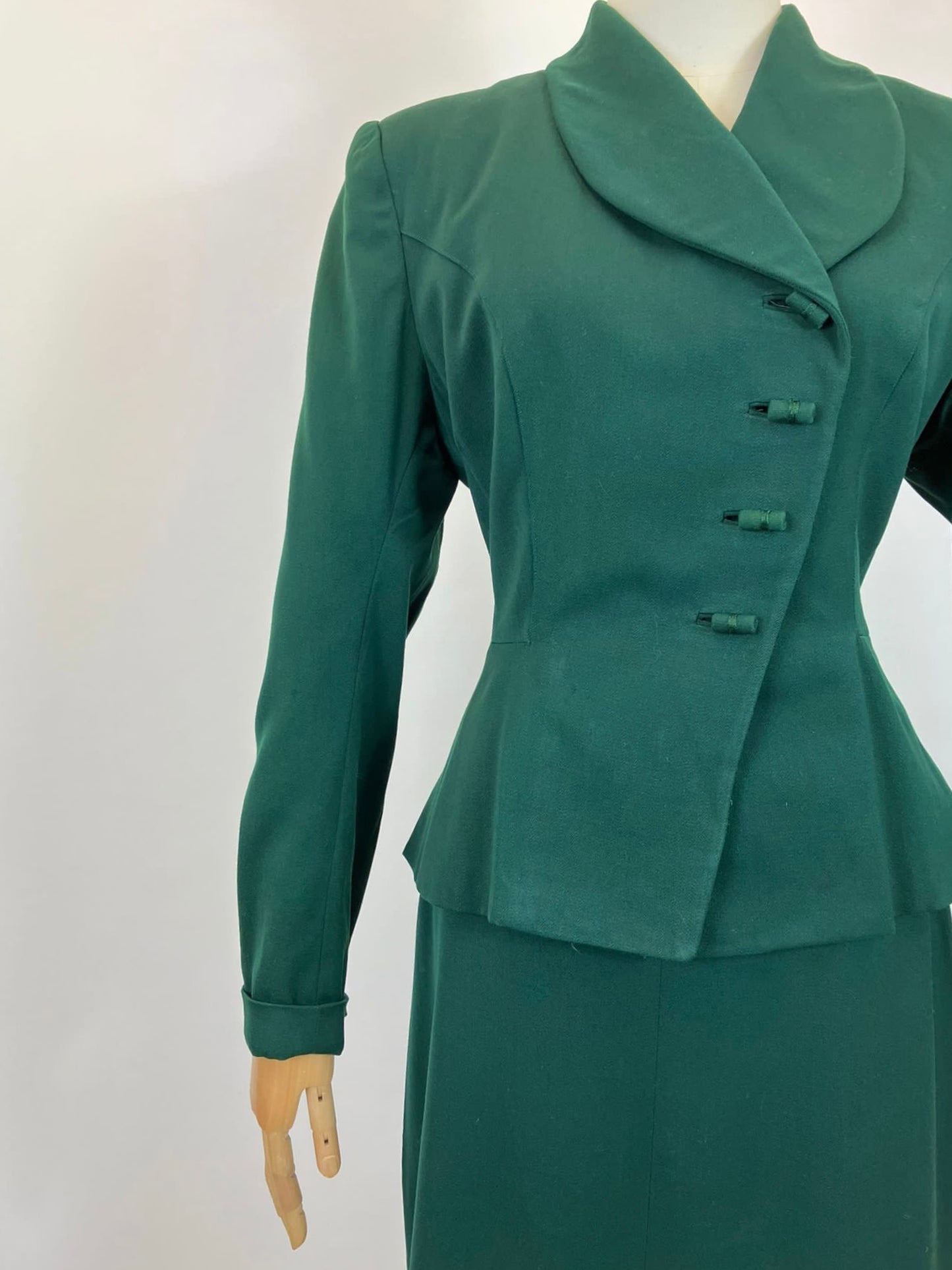 Original 1940’s Fabulous 2pc suit - in Emerald Green