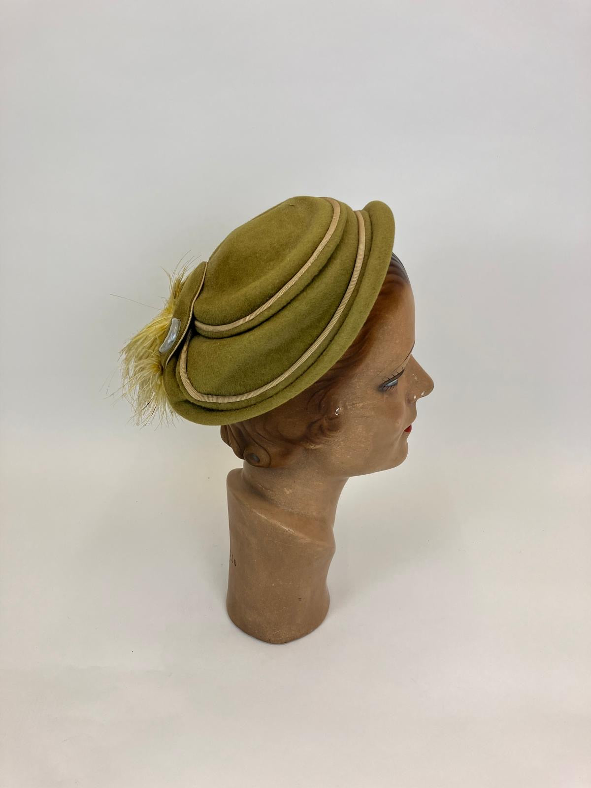 Original 1950's Gorgeous velvet headpiece - in Moss Green