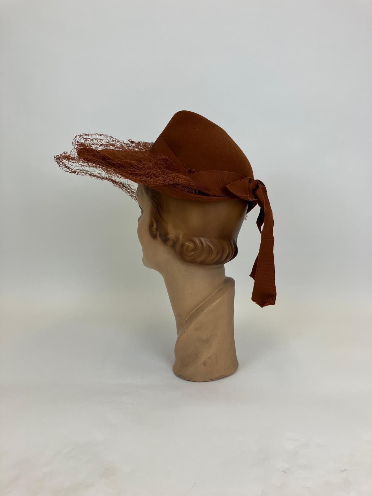 Original 1940's Beautiful Heart shaped Hat - true Cinnamon