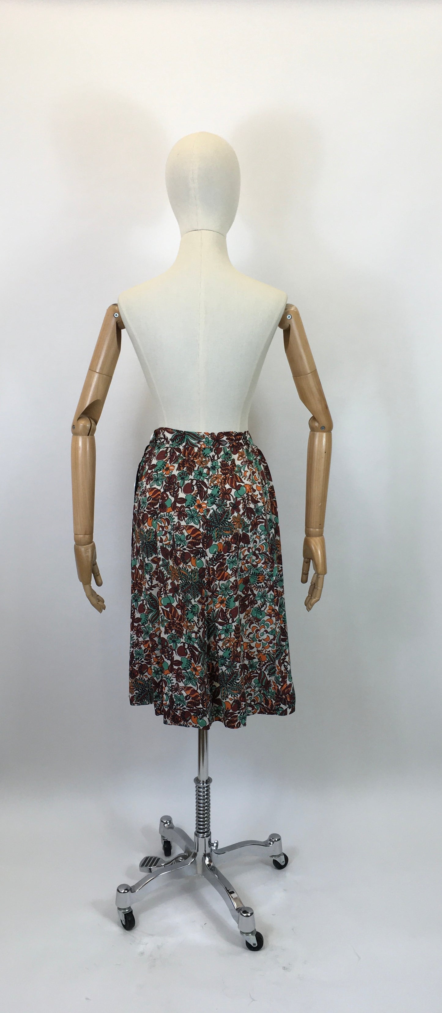 Original 1940’s Fabulous Moygashel linen Novelty print skirt - in Brown, orange and Green