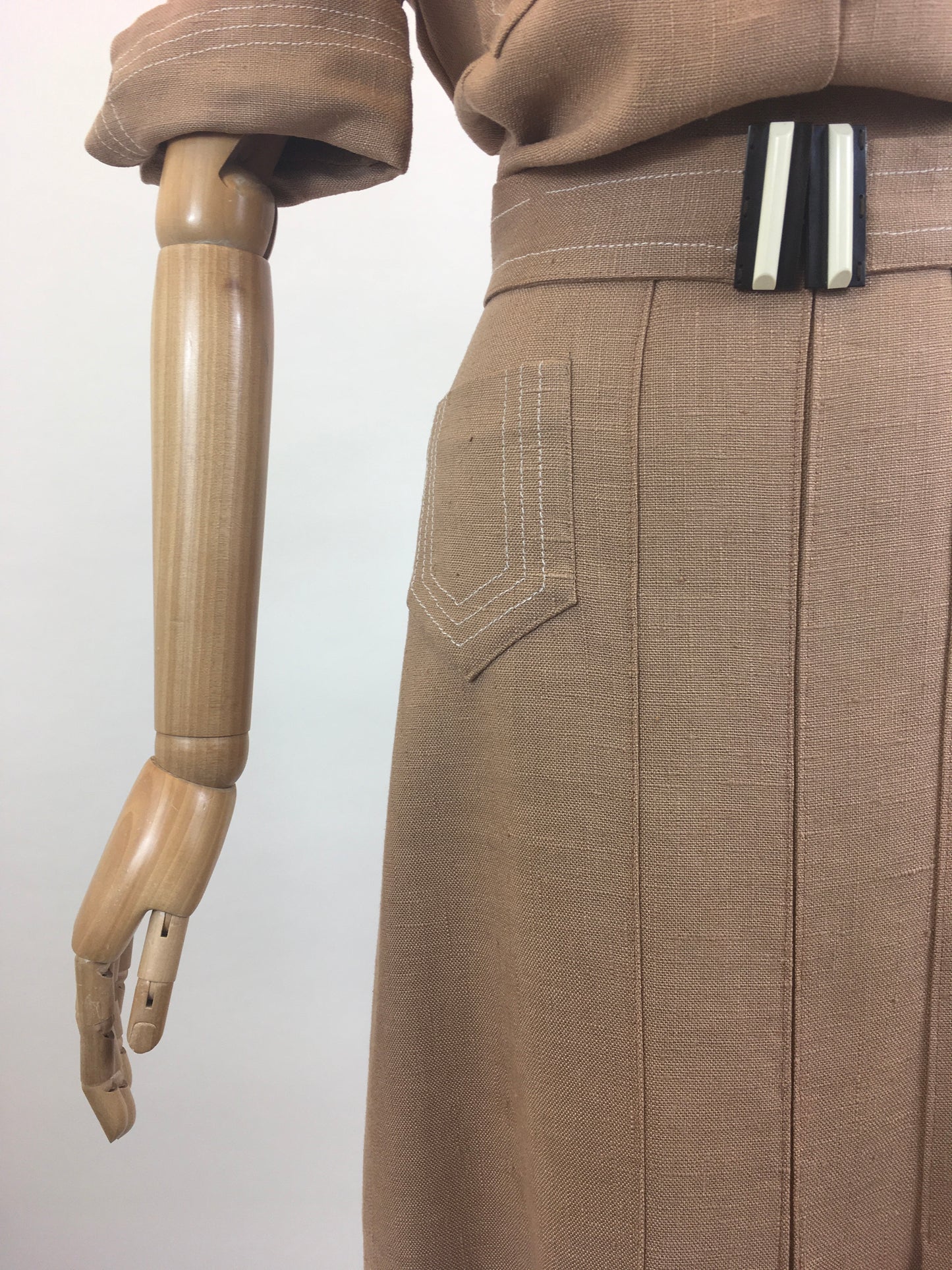 Original CC41  1940's Fabulous Moygashel Linen Dress - Soft Caramel