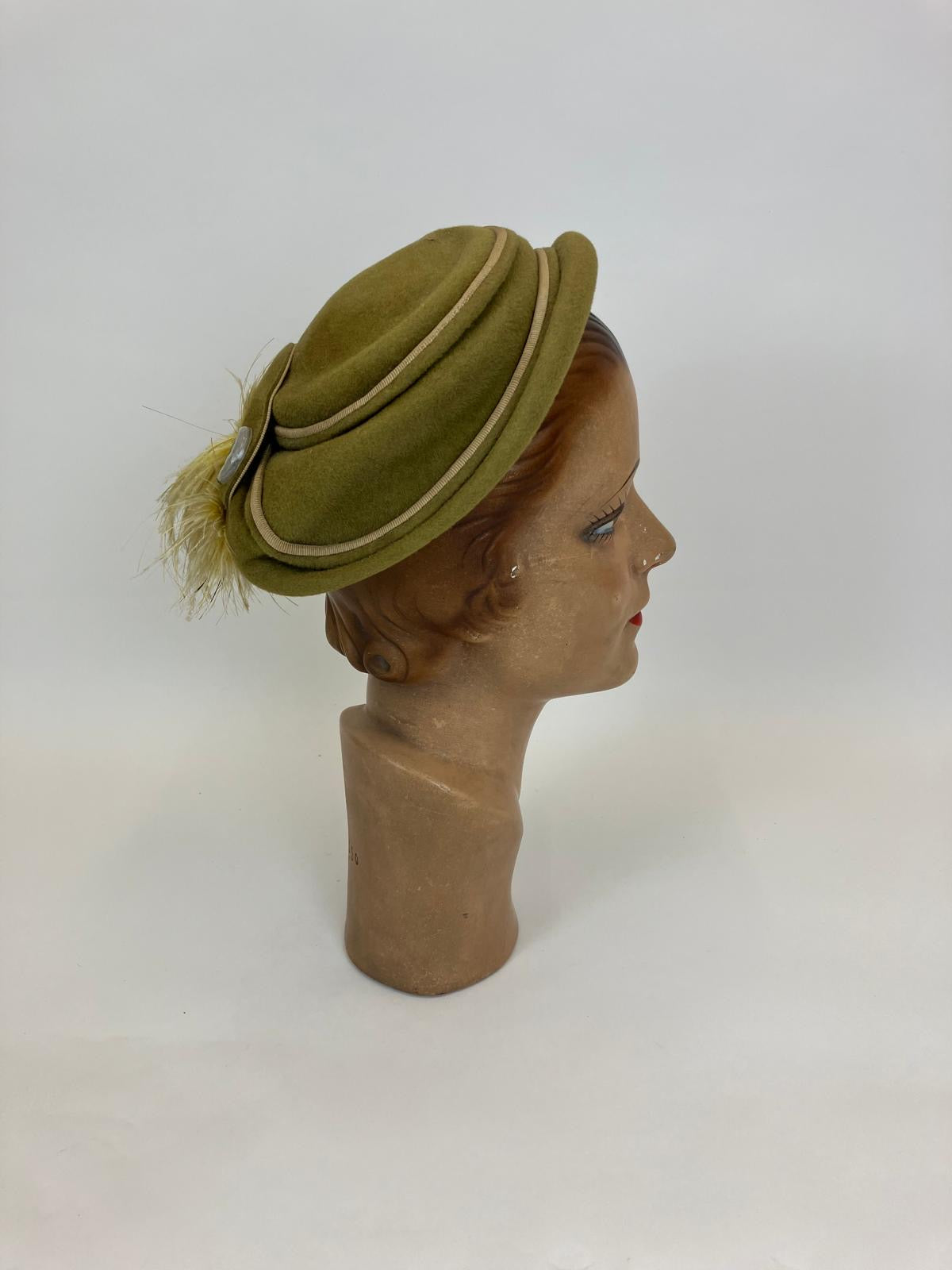 Original 1950's Gorgeous velvet headpiece - in Moss Green