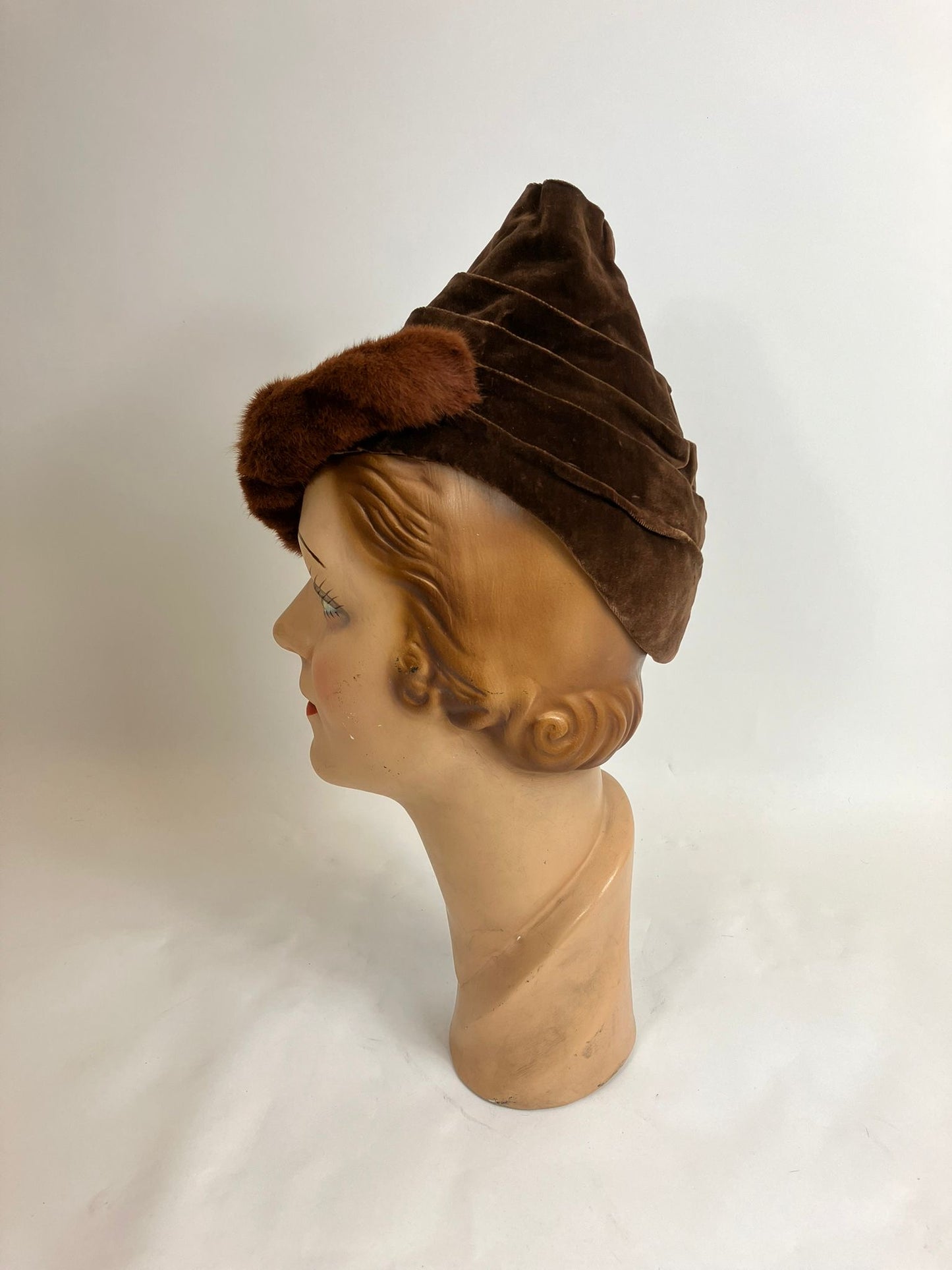 Original 1930’s Rare Spectacular Toque hat - rich Brown