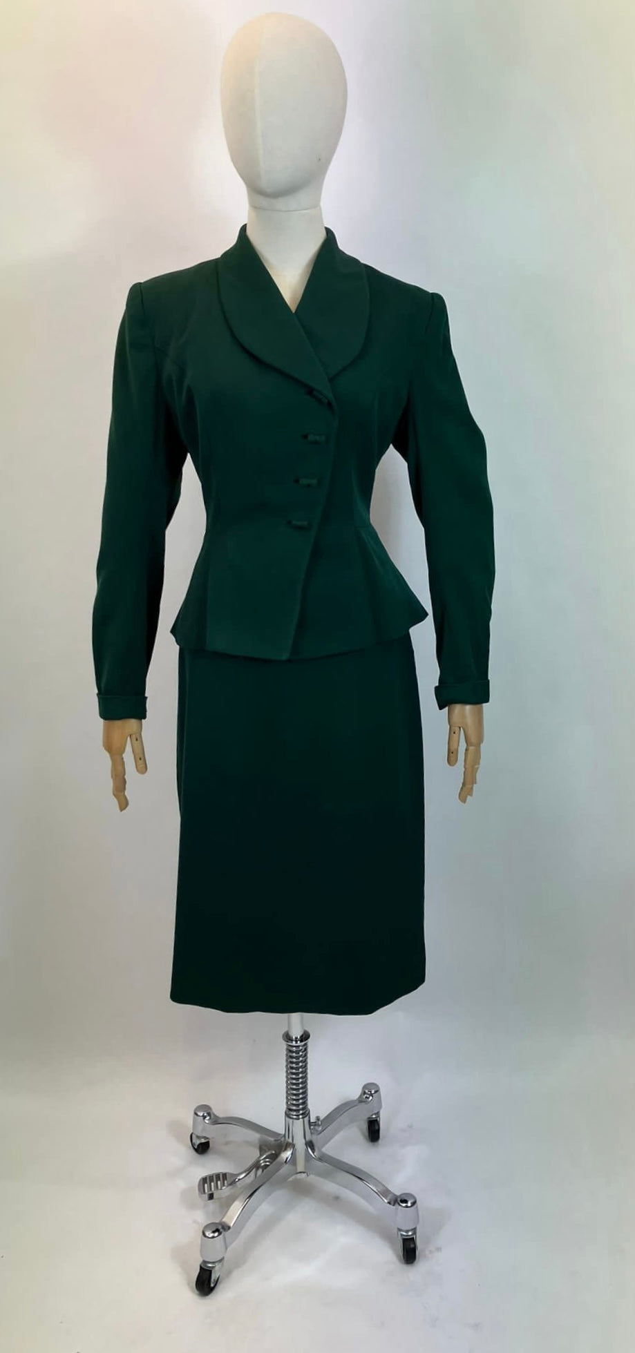 Original 1940’s Fabulous 2pc suit - in Emerald Green