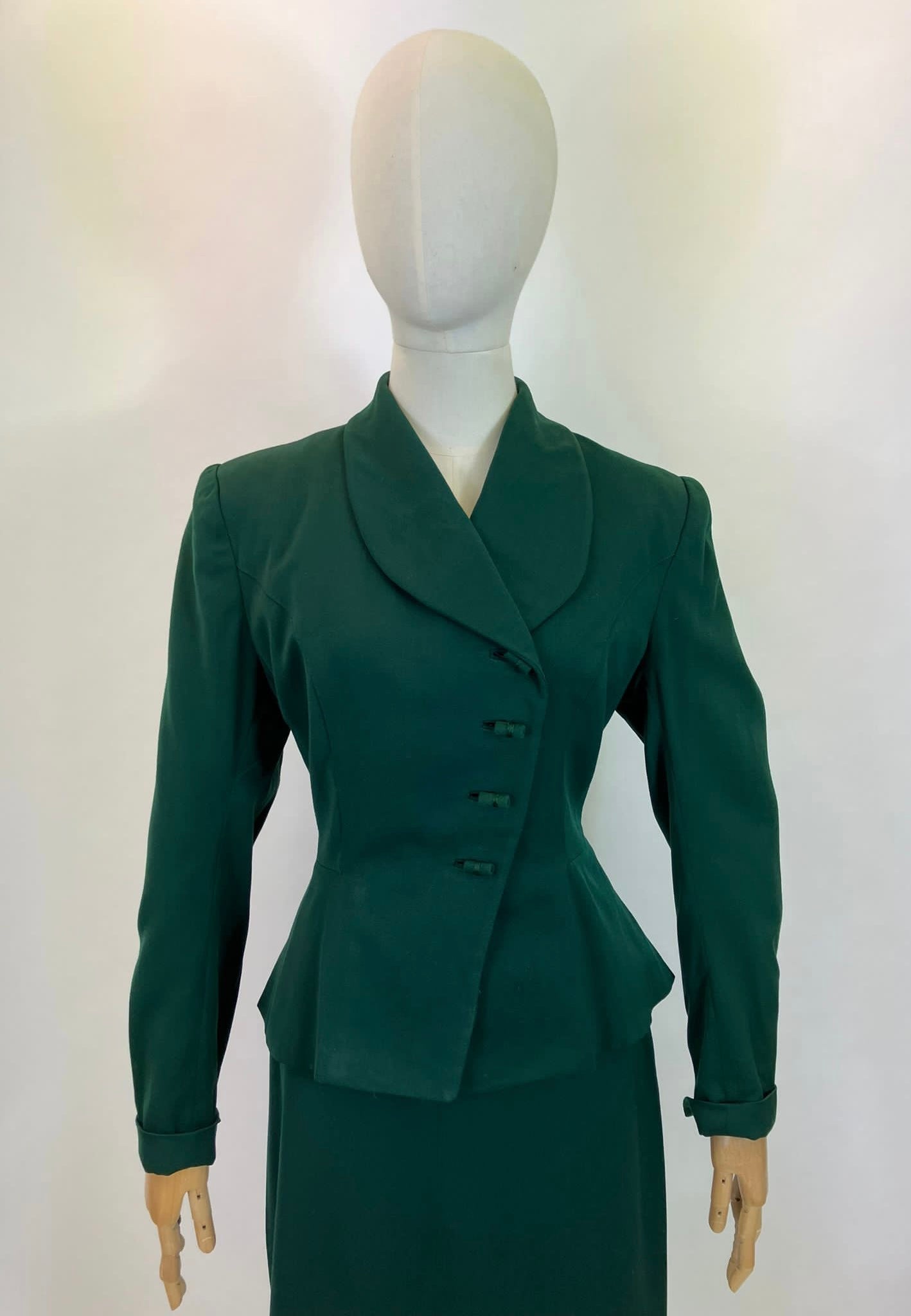 Original 1940’s Fabulous 2pc suit - in Emerald Green