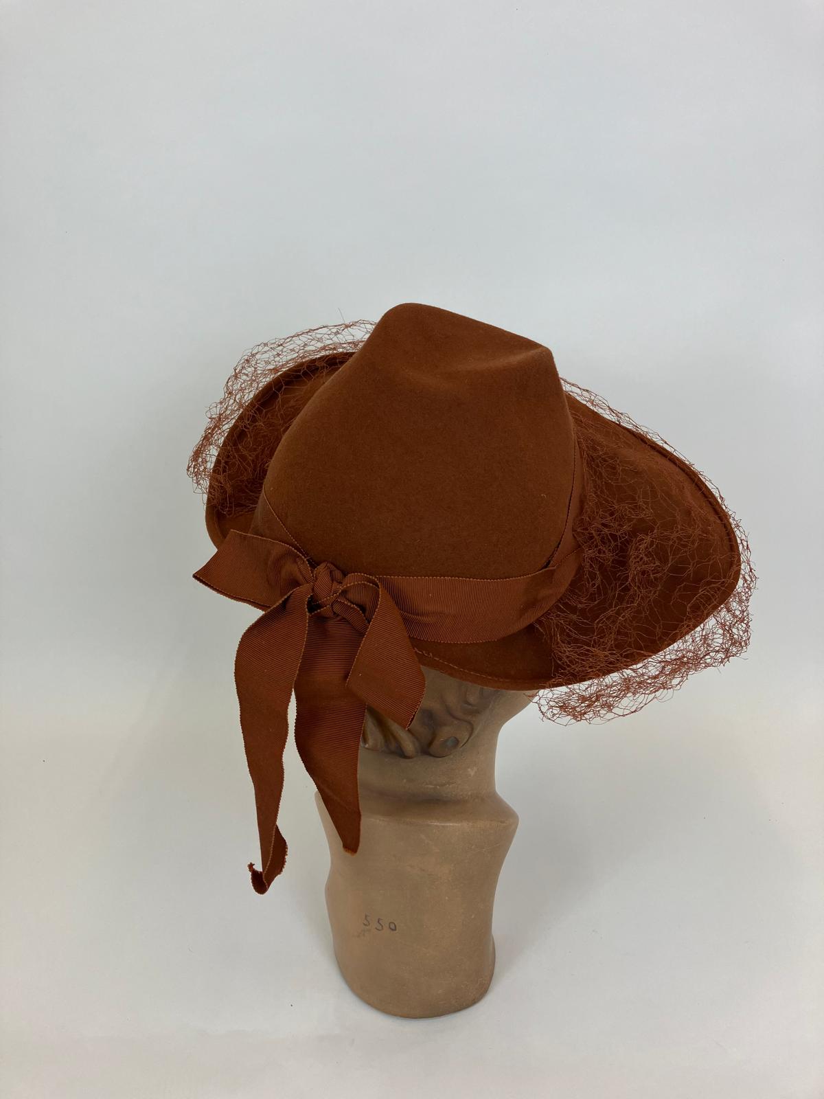 Original 1940's Beautiful Heart shaped Hat - true Cinnamon