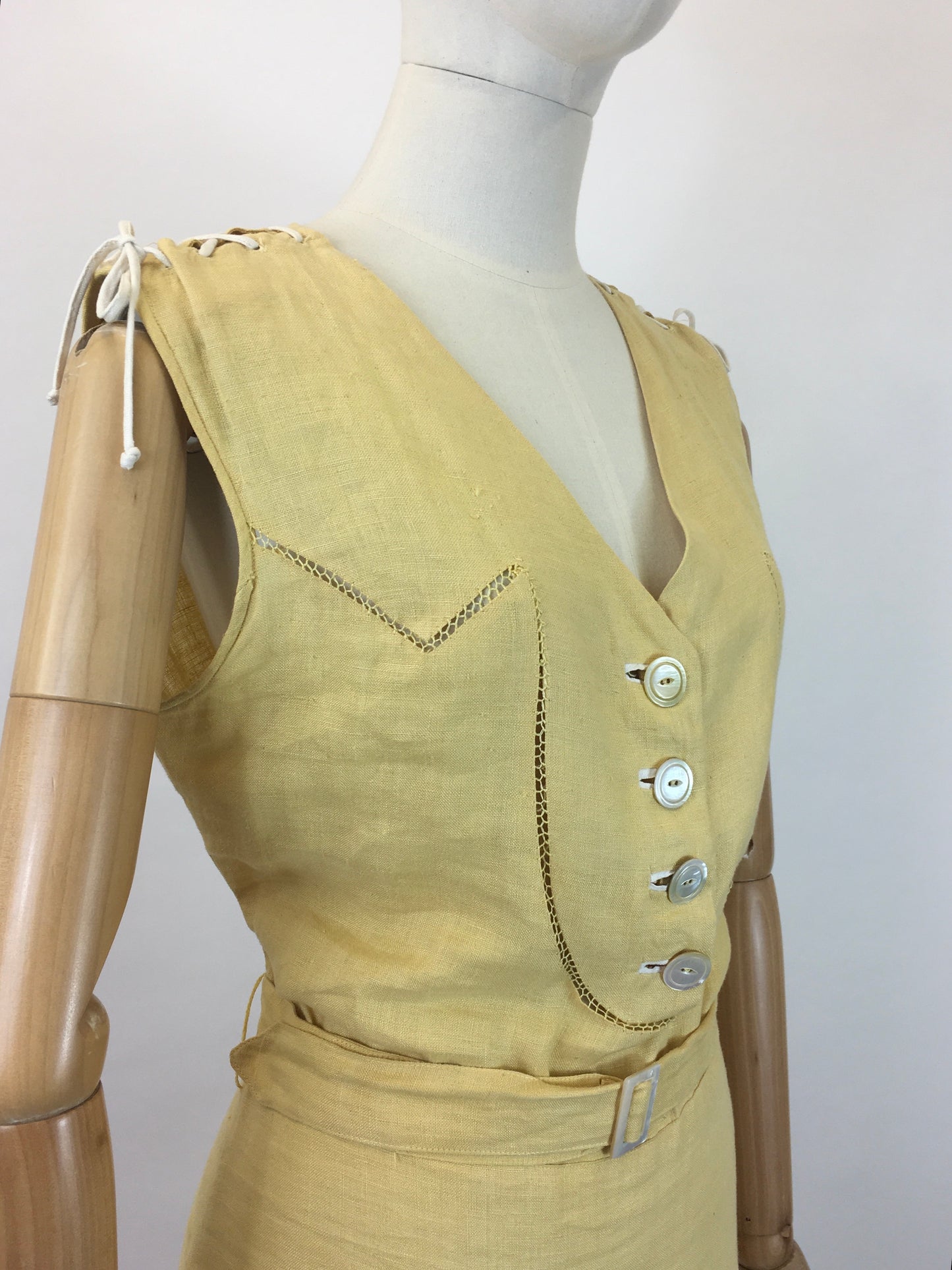 Original 1930’s Sensational Linen Dress in Sunshine Yellow - With Lace details