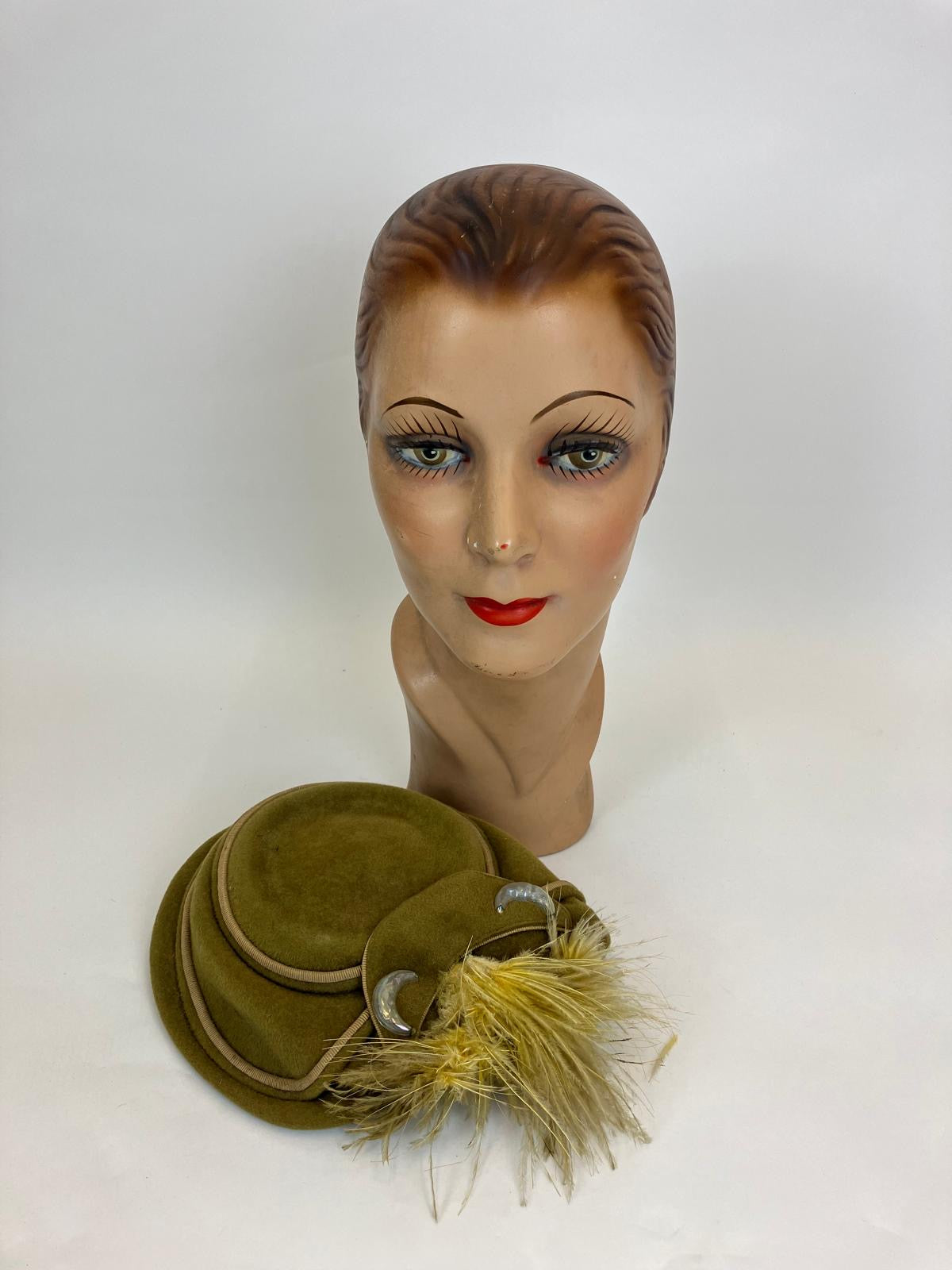 Original 1950's Gorgeous velvet headpiece - in Moss Green