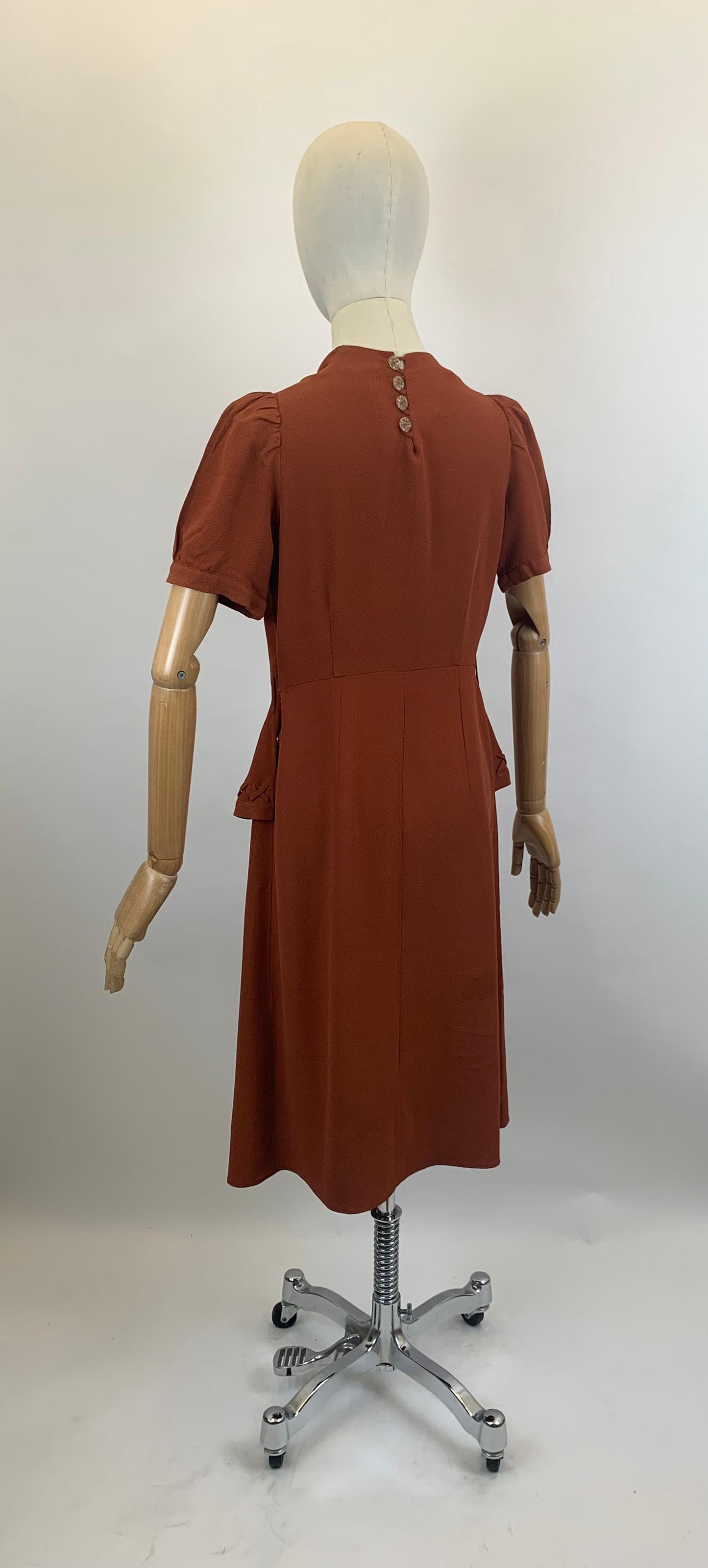 Original 1940's CC41 label Fabulous dress - Cinnamon