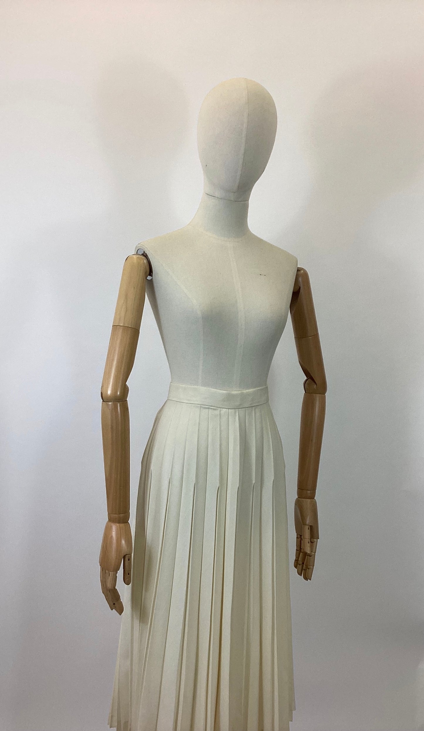 Original 1950’s Gorgeous fully pleated skirt - cream