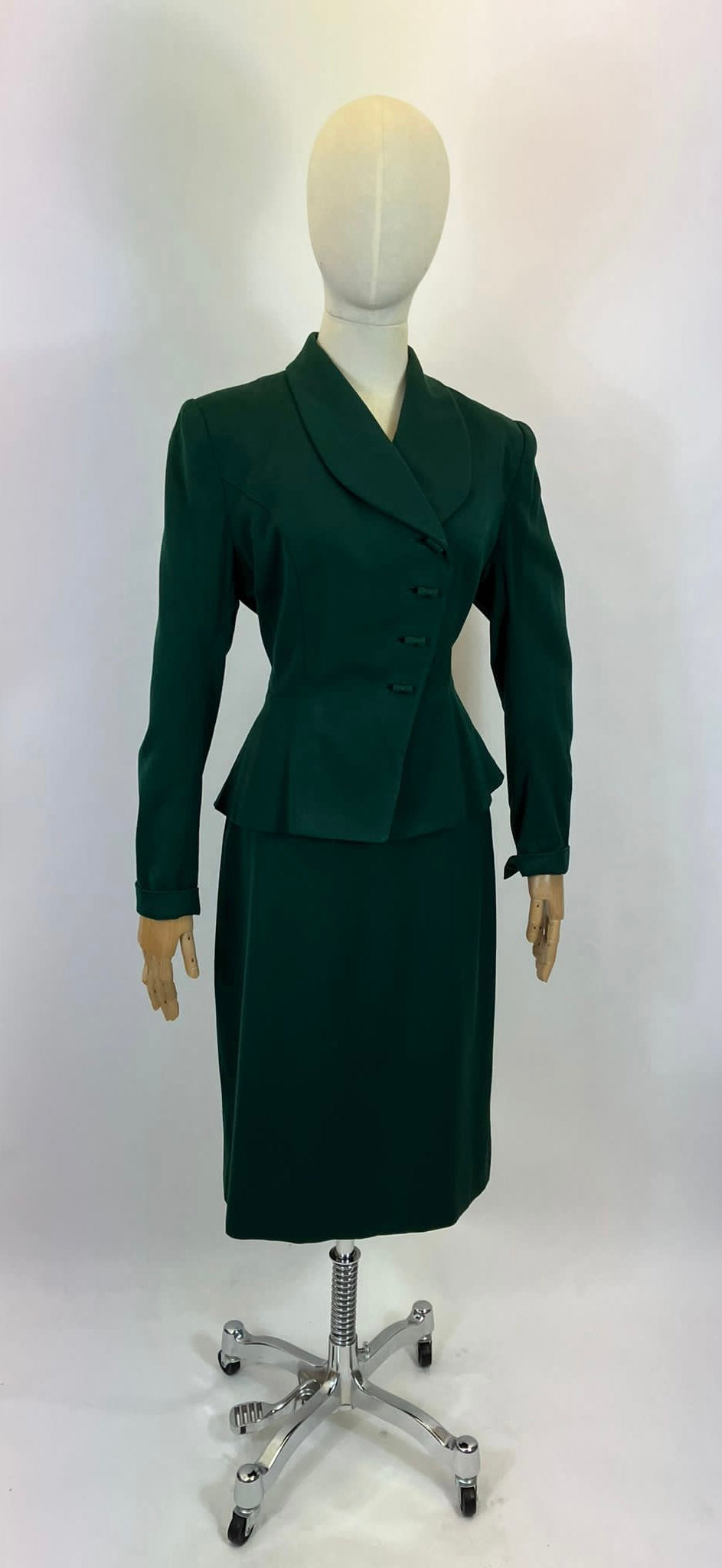 Original 1940’s Fabulous 2pc suit - in Emerald Green