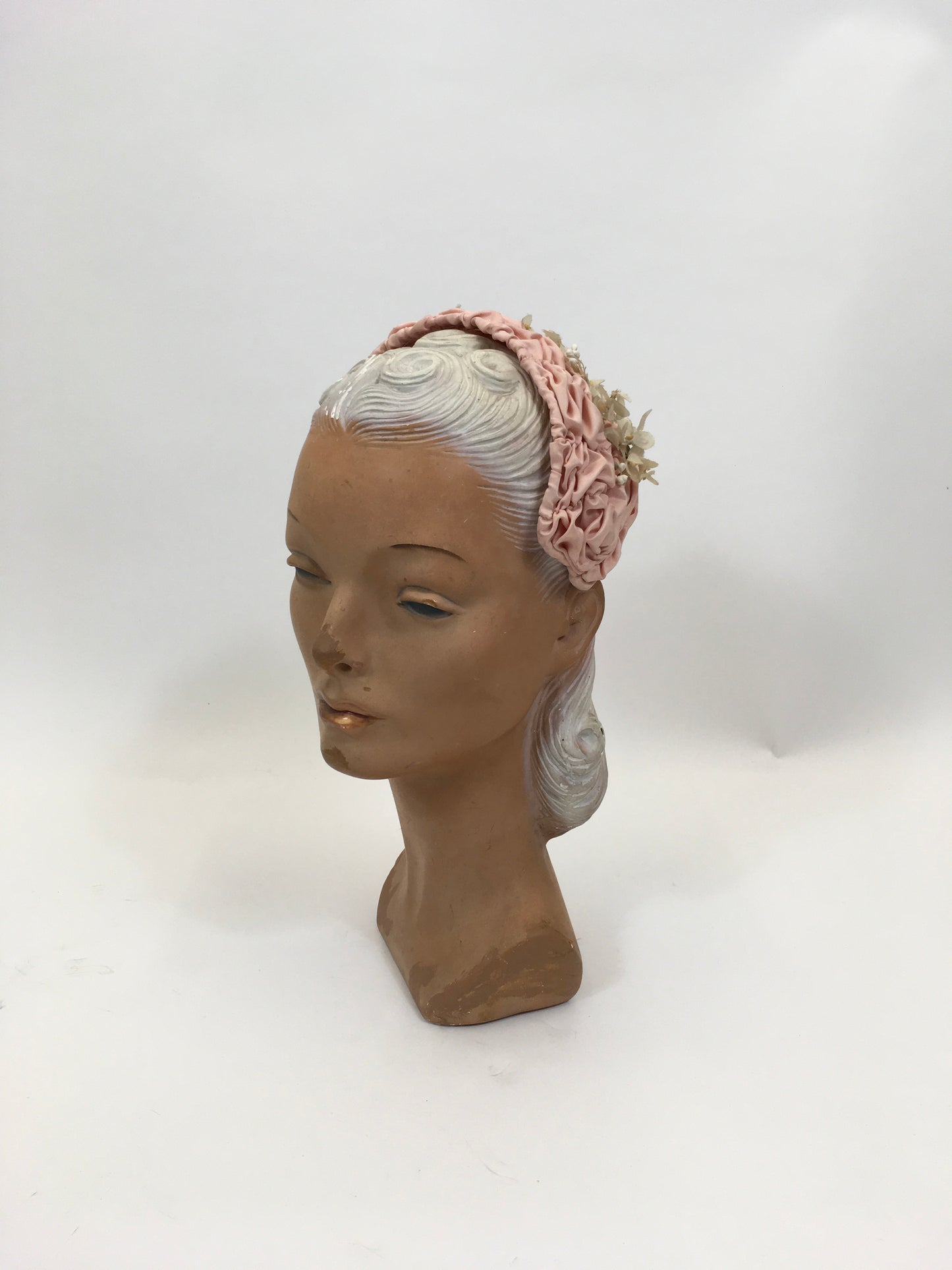 Original 40's/50's ruched detail headpiece - in powder pink