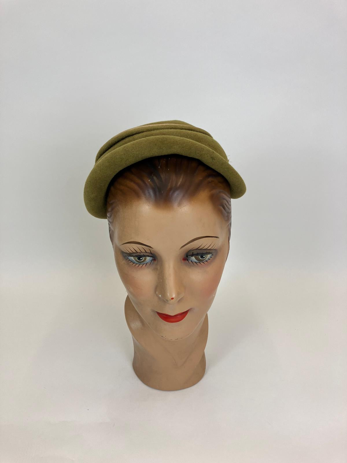 Original 1950's Gorgeous velvet headpiece - in Moss Green