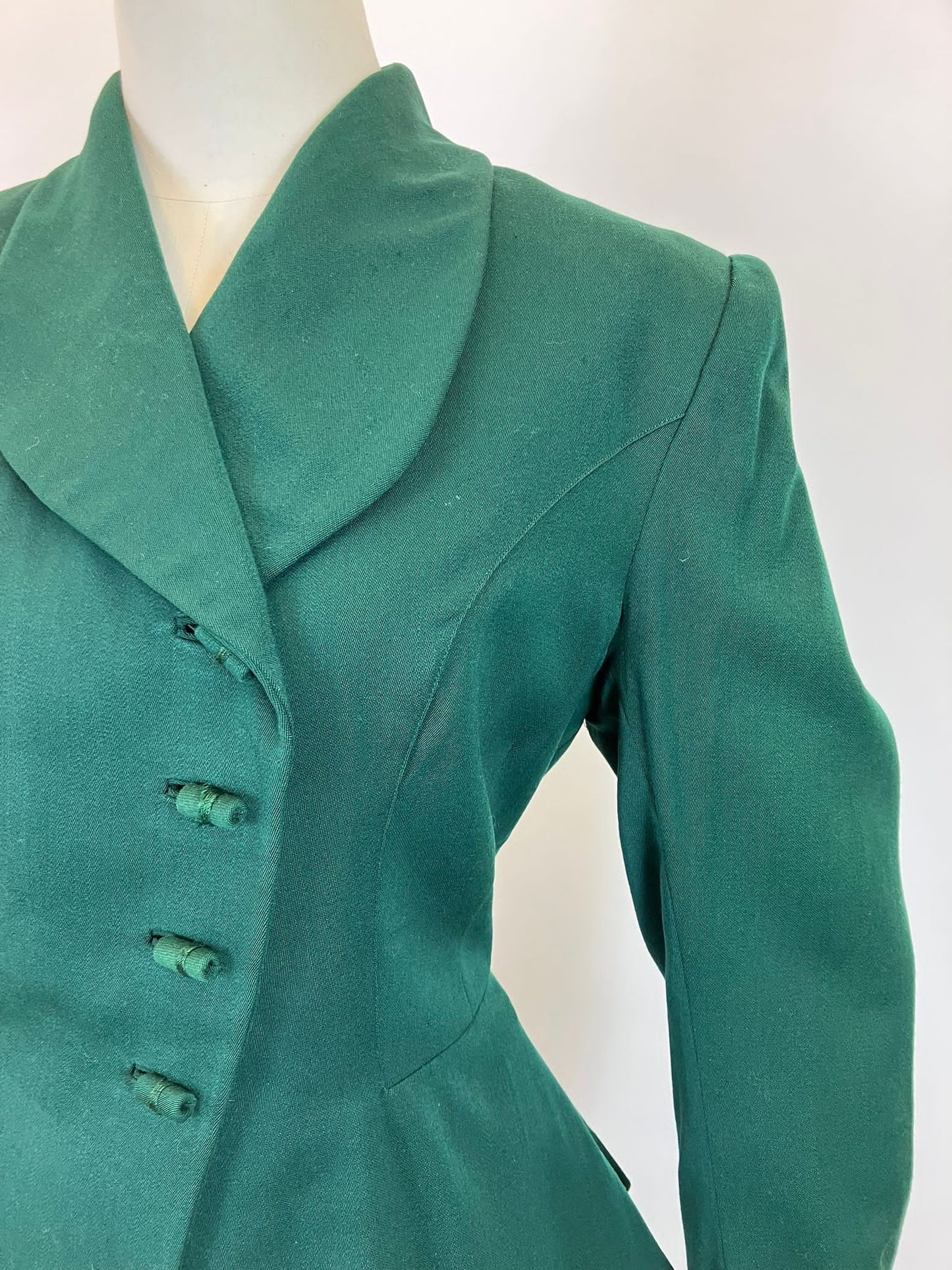 Original 1940’s Fabulous 2pc suit - in Emerald Green