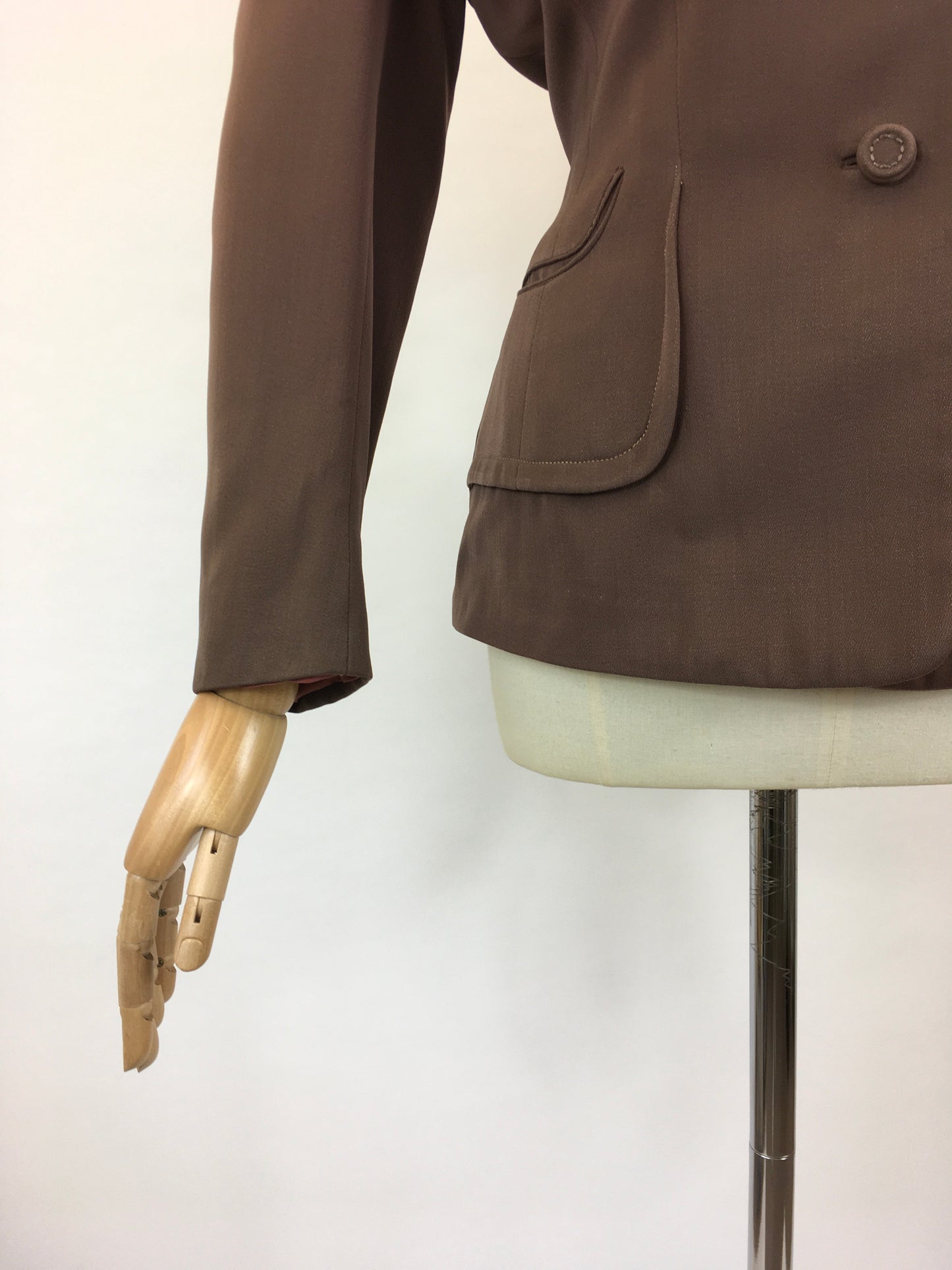 Original 1940’s Fabulous Fitted Jacket - mid Brown