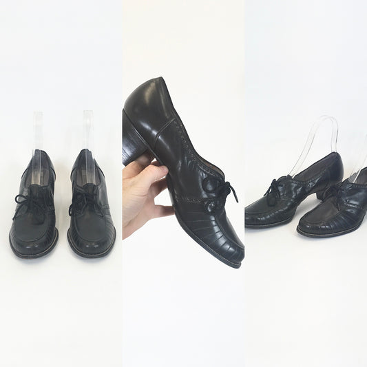 Original 1940’s Fabulous Lace Up Shoes - in True Navy