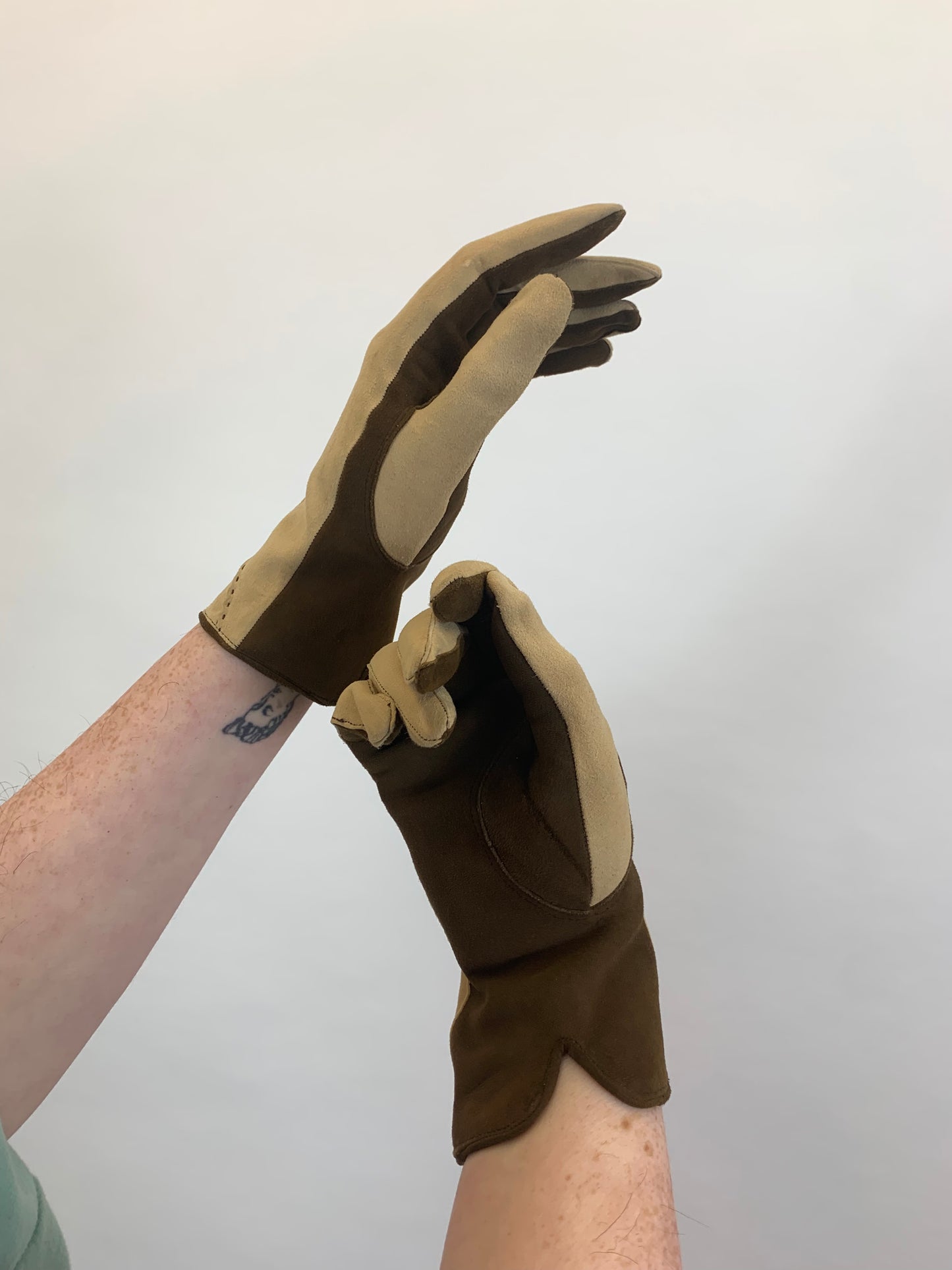 Original 1940's pair Gloves - 2 tone Fawn and Brown colourway