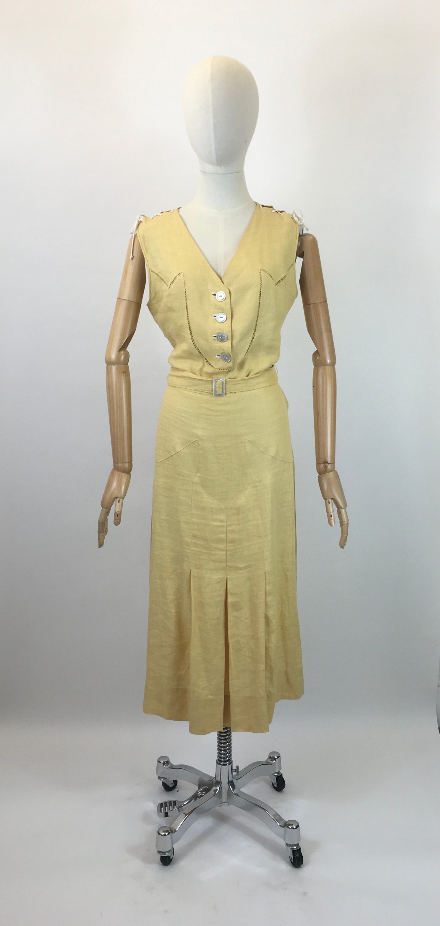 Original 1930’s Sensational Linen Dress in Sunshine Yellow - With Lace details