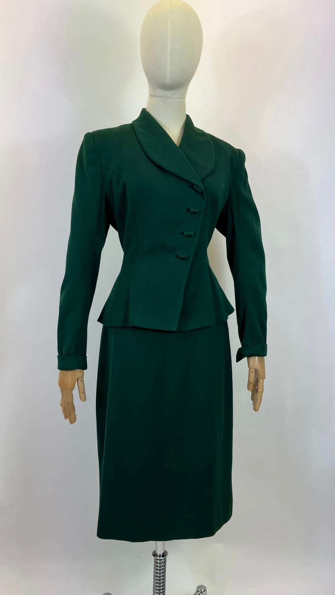 Original 1940’s Fabulous 2pc suit - in Emerald Green