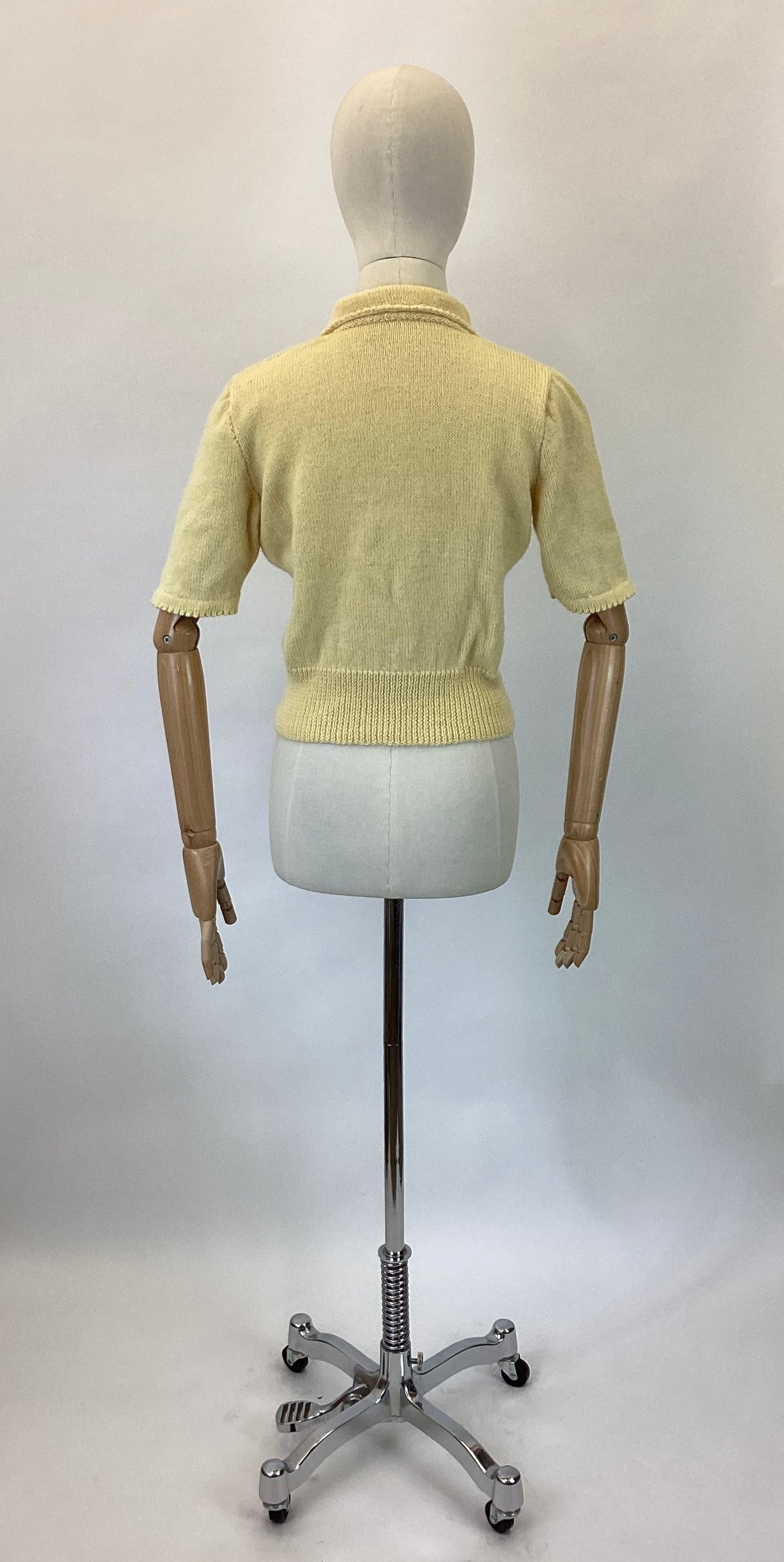 1940's Reproduction style knitted jumper - in pale lemon
