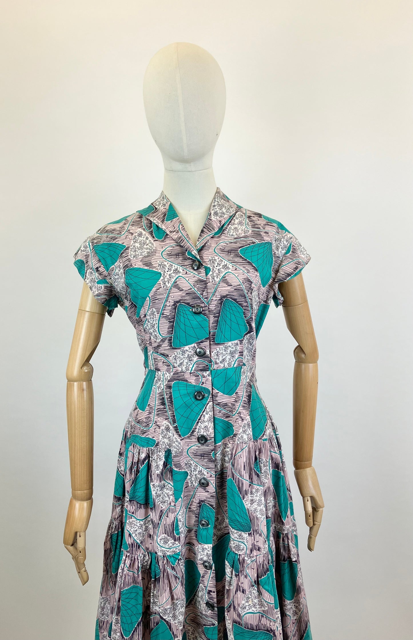 Original late 40’s Gorgeous Cotton Day dress - Print in Jade/Pink/White/Black