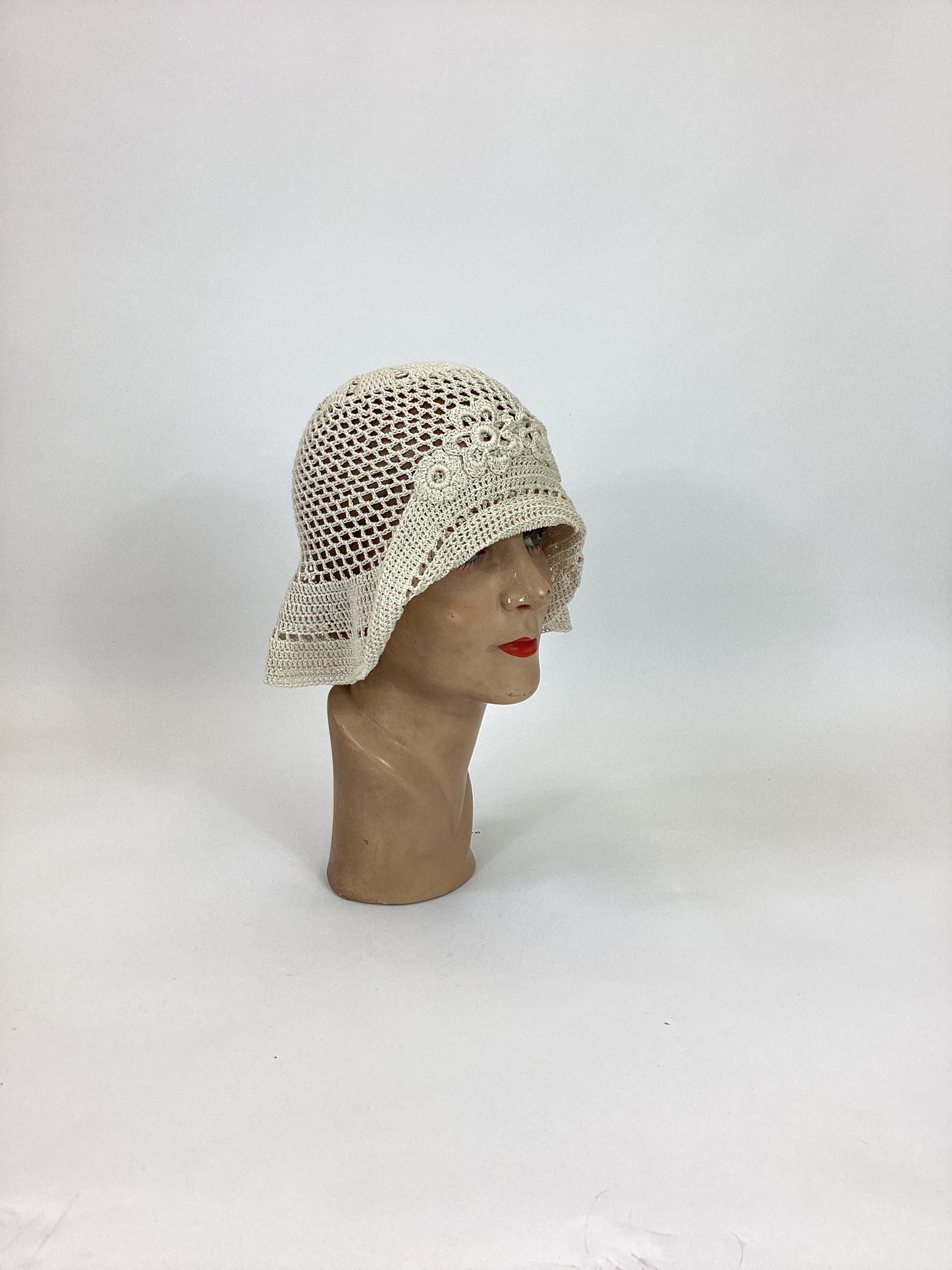 Original 20's / 30's Fine Crochet cloche hat - in a subtle cream.