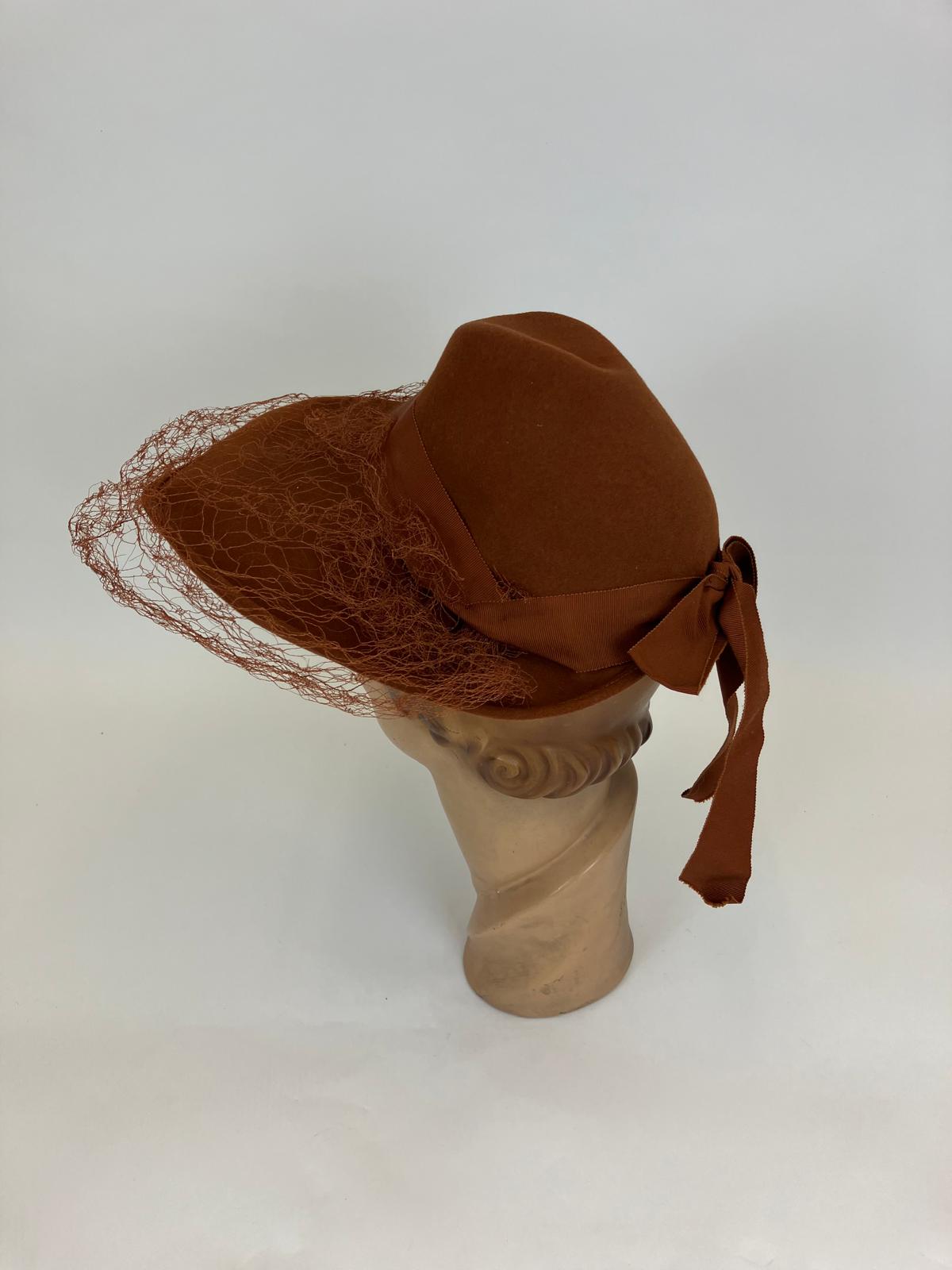 Original 1940's Beautiful Heart shaped Hat - true Cinnamon