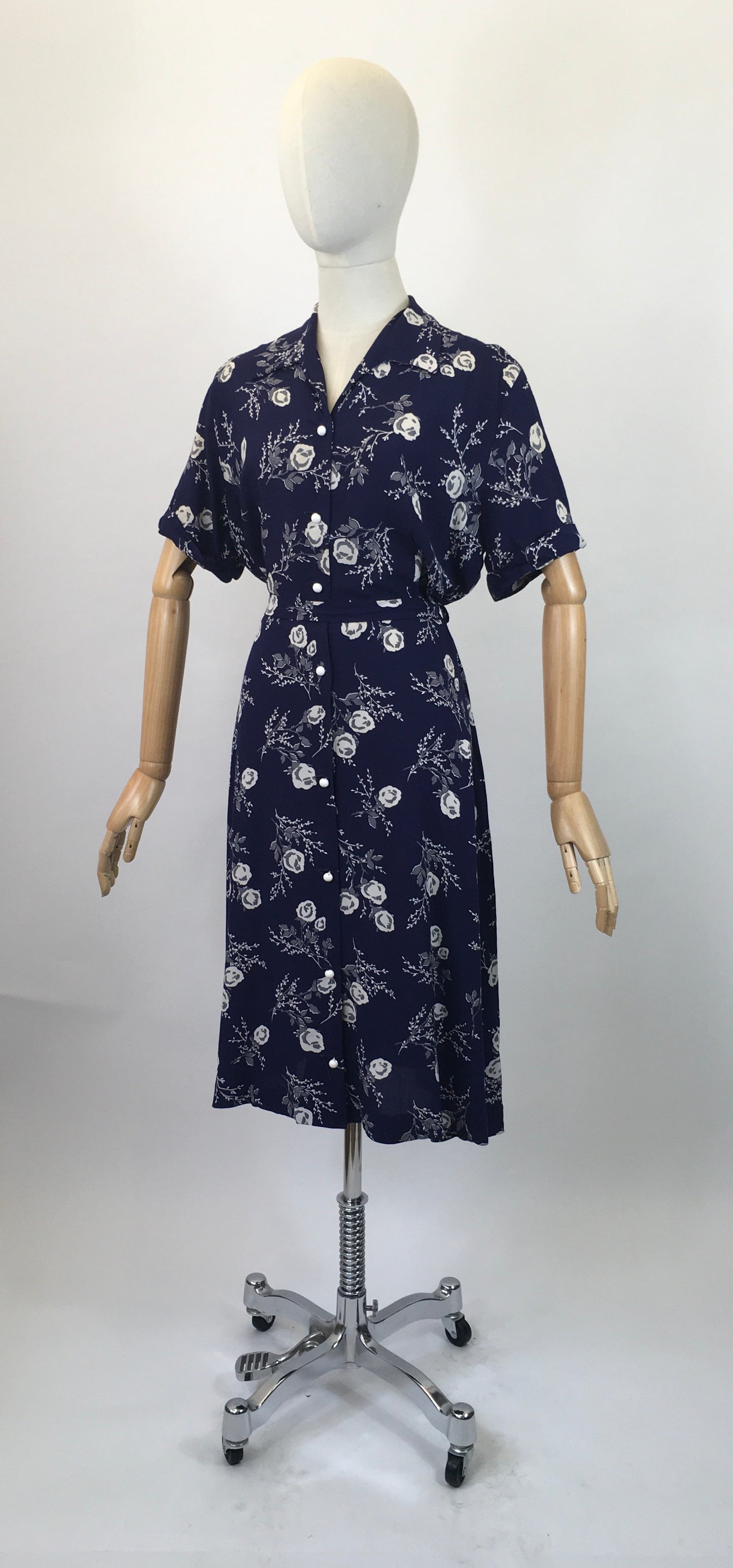 Original 1940’s Floral Cotton Shirtwaister dress - In hues of Cream and grey flowers