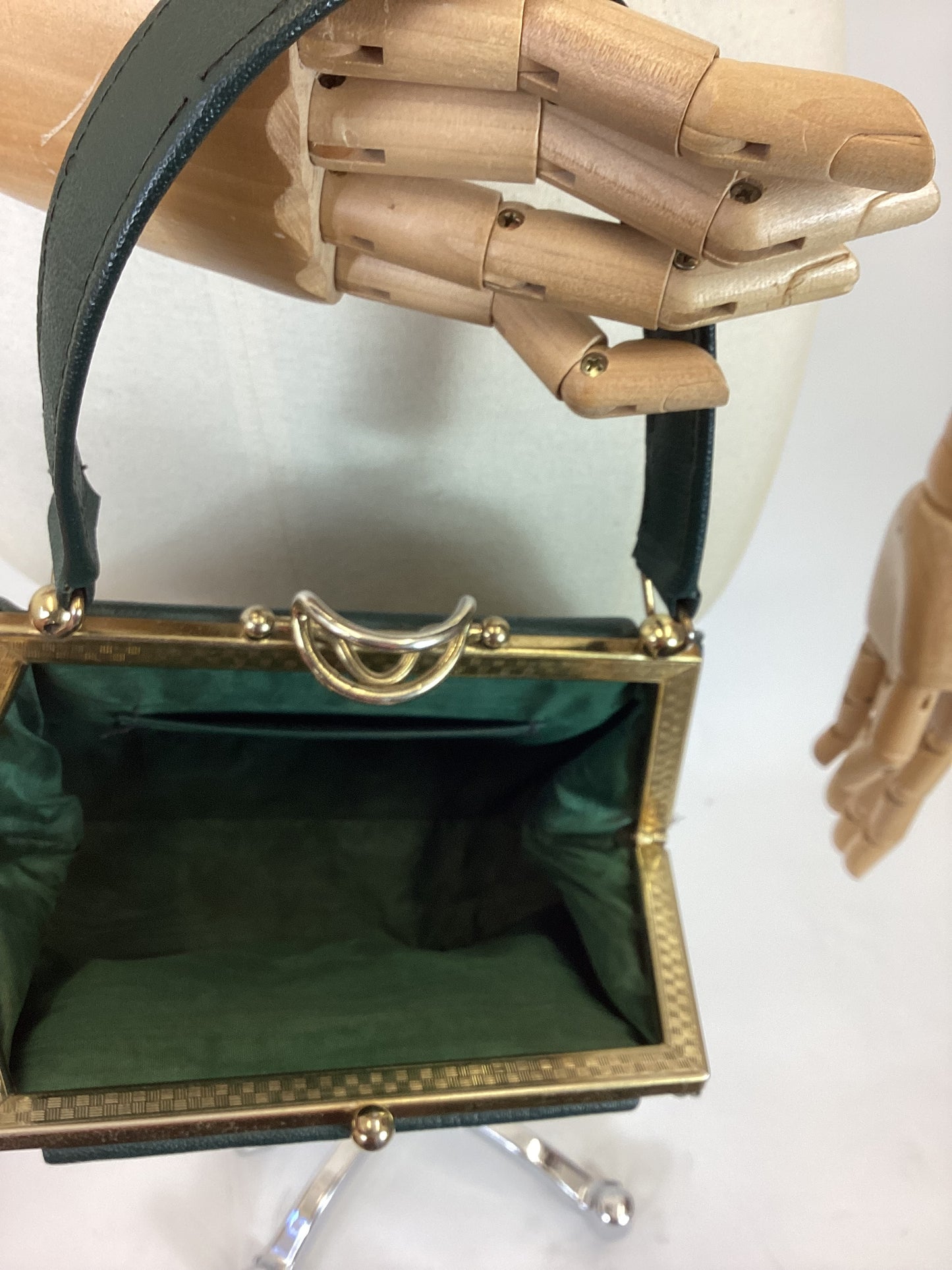Original 1940's Gorgeous shape handbag - in Forest Green
