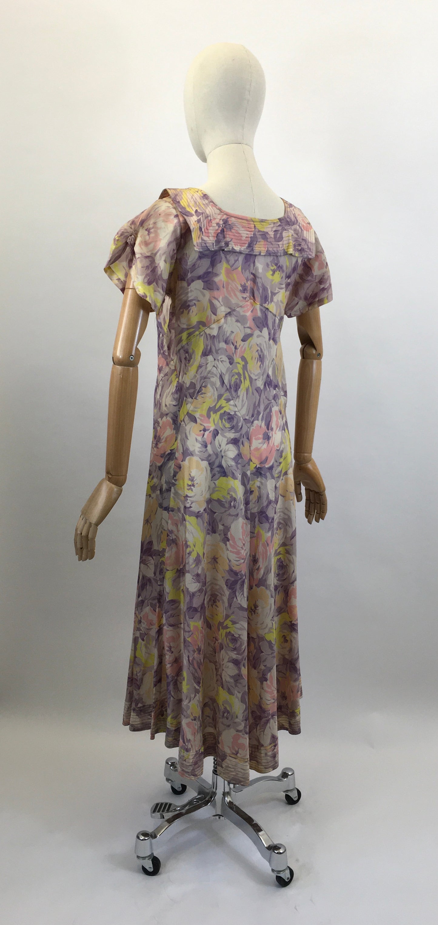 Original 1930’s Beautiful Silk dress - Pastels of Lilacs, Purple, Peach